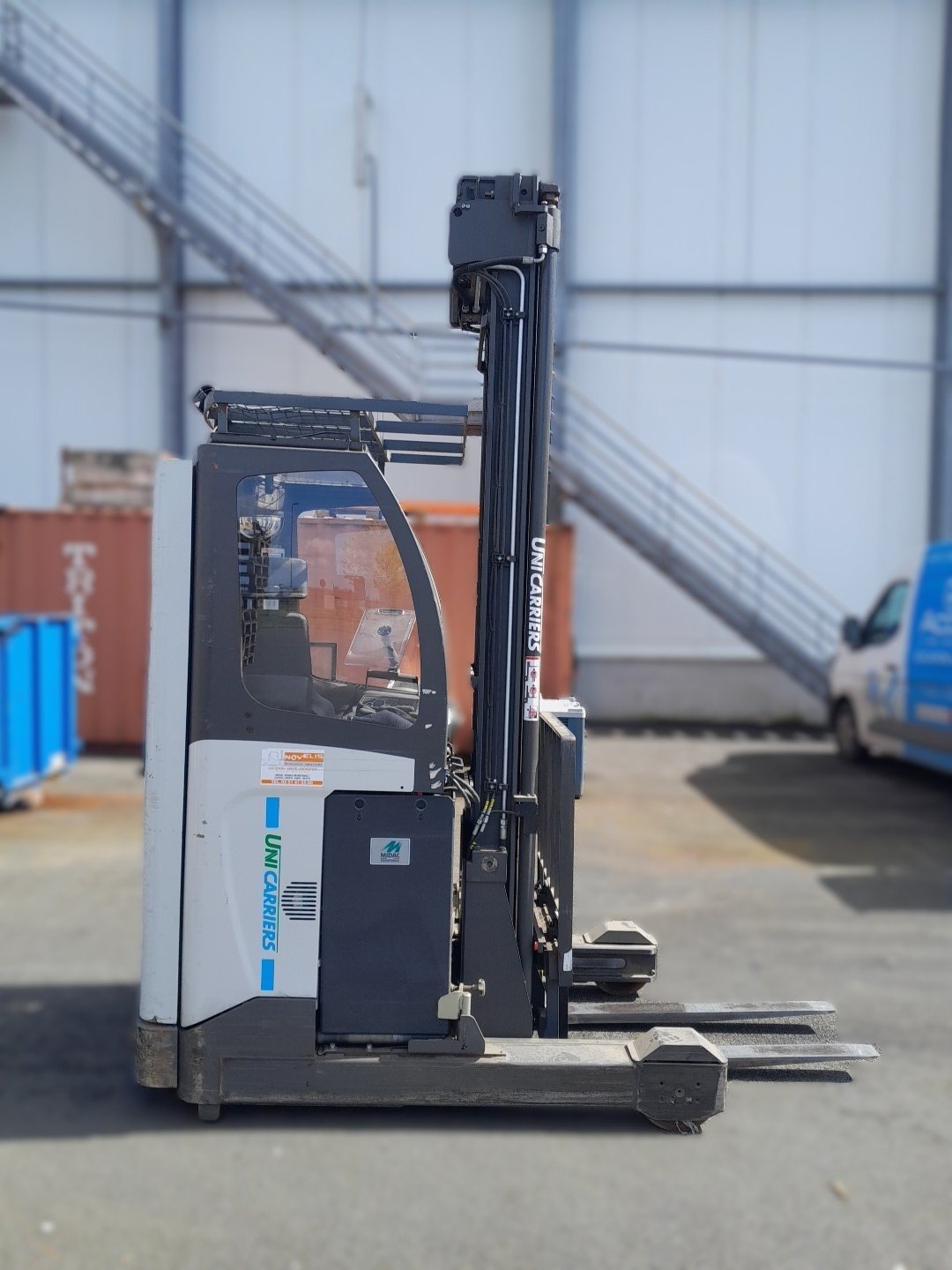 Chariot à mât rétractable UniCarriers UMS200