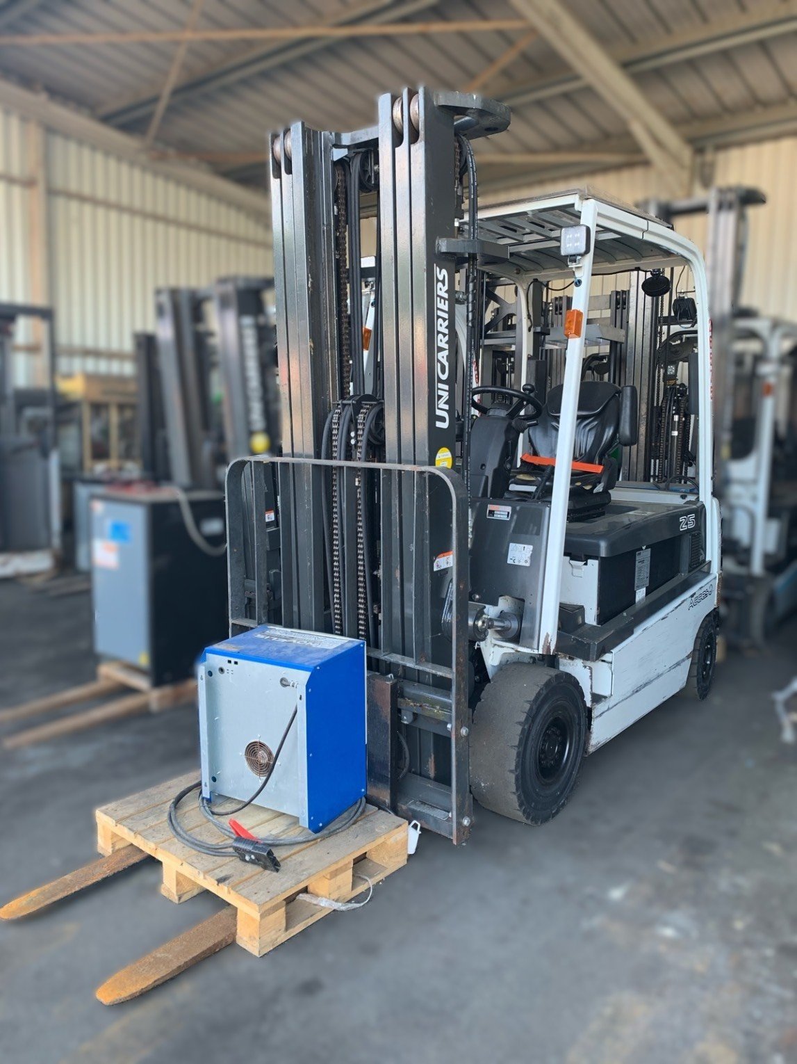 Chariot élévateur frontal UniCarriers QX2-25L