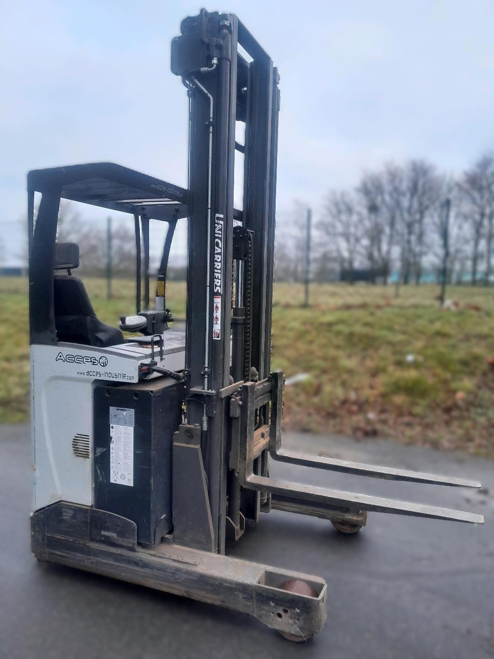 Chariot à mât rétractable UniCarriers UMS160