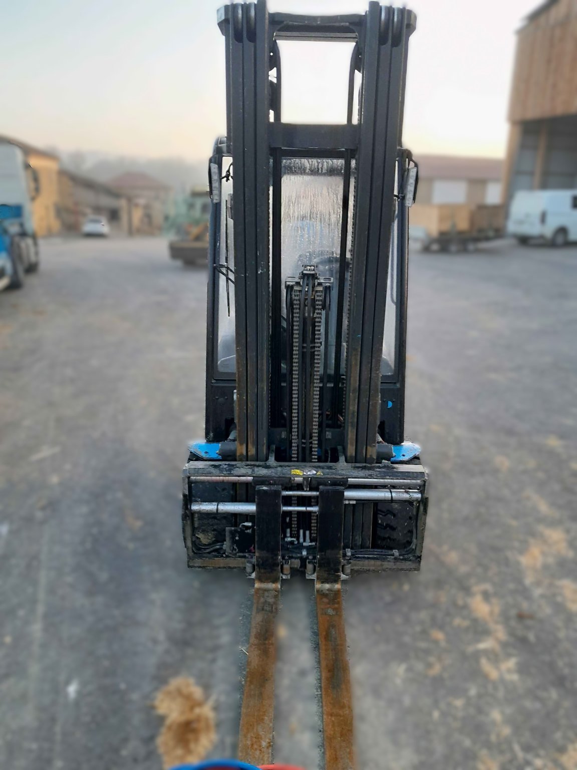 Chariot élévateur frontal TCM FHB25-F1