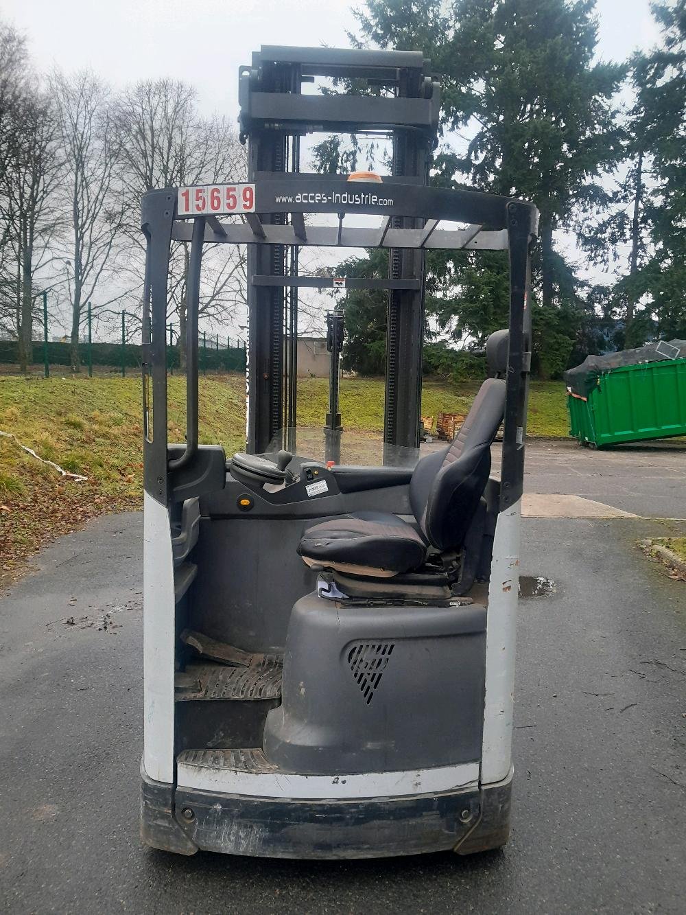 Chariot à mât rétractable UniCarriers UMS160