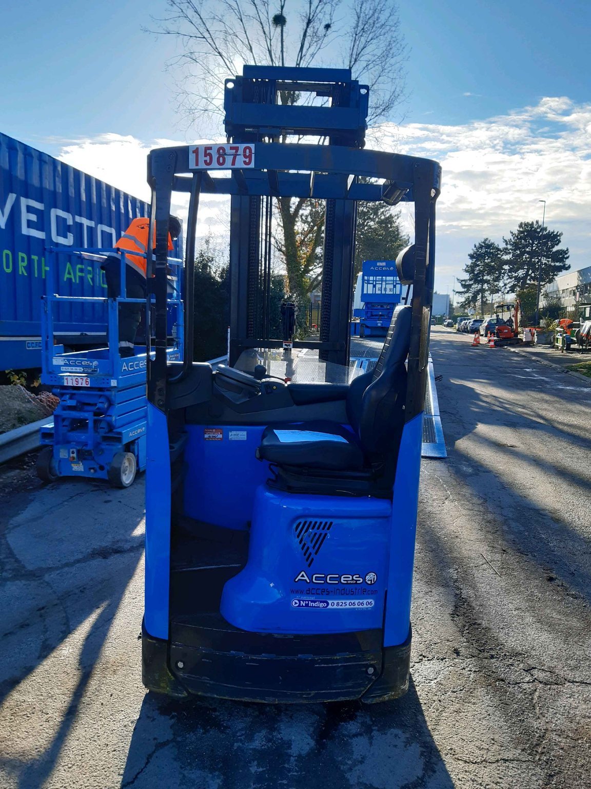 Chariot à mât rétractable UniCarriers ULS140