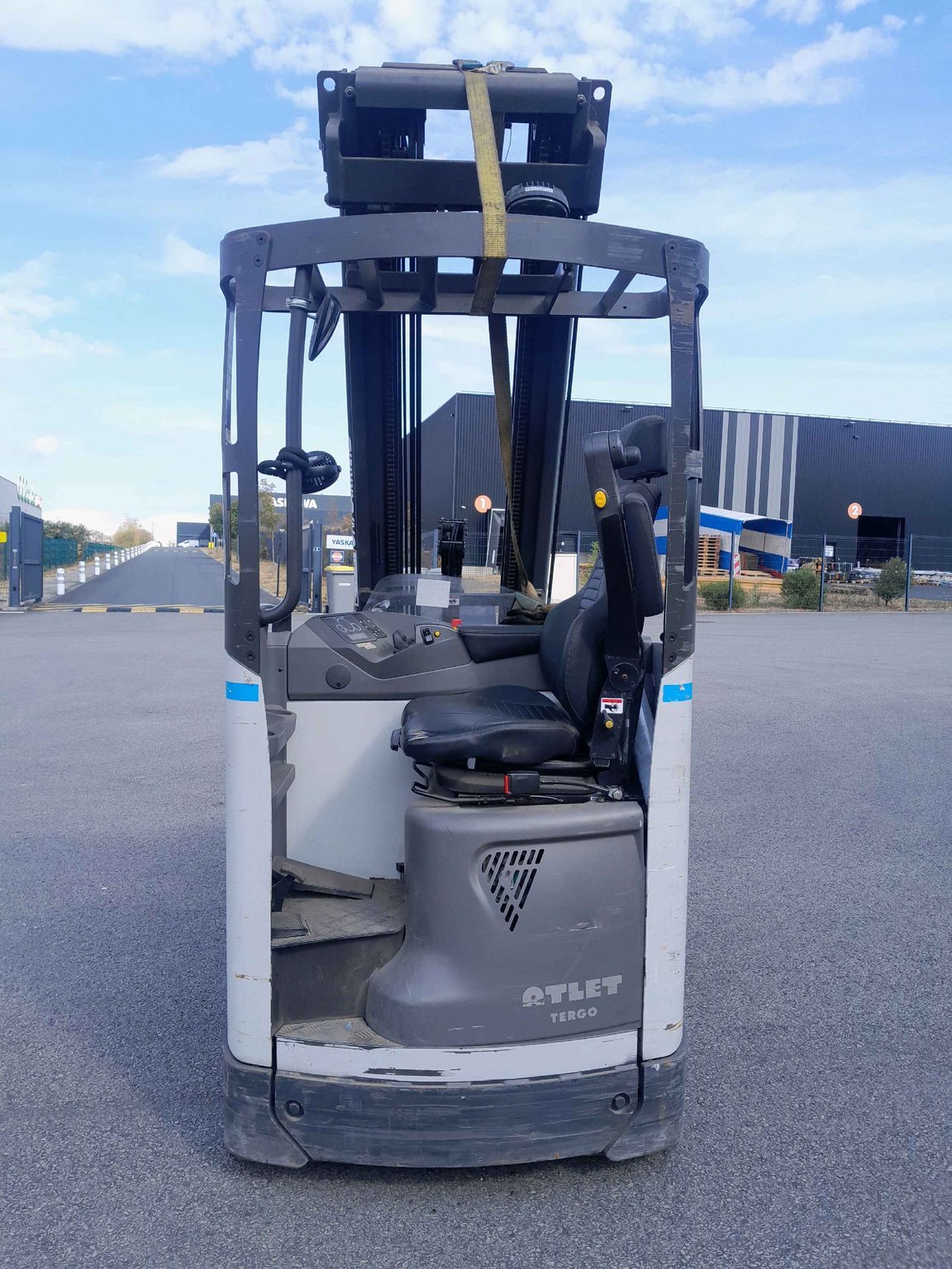 Chariot à mât rétractable UniCarriers ULS140