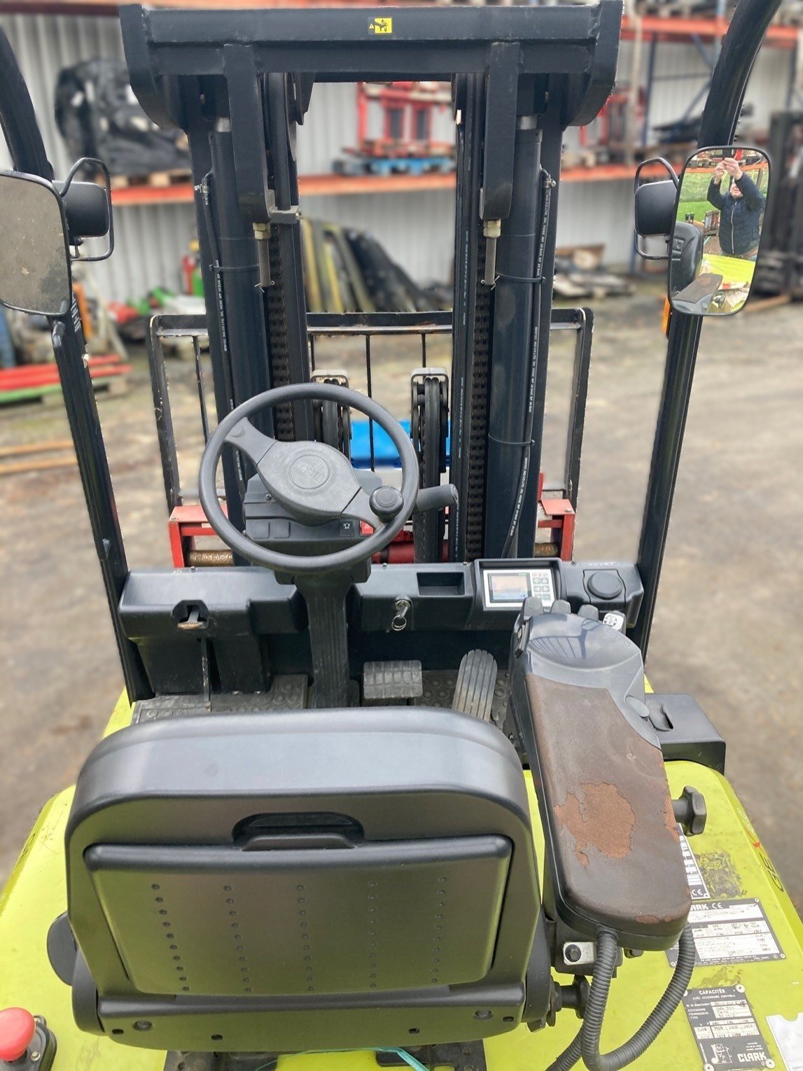 Chariot élévateur frontal Clark GEX40