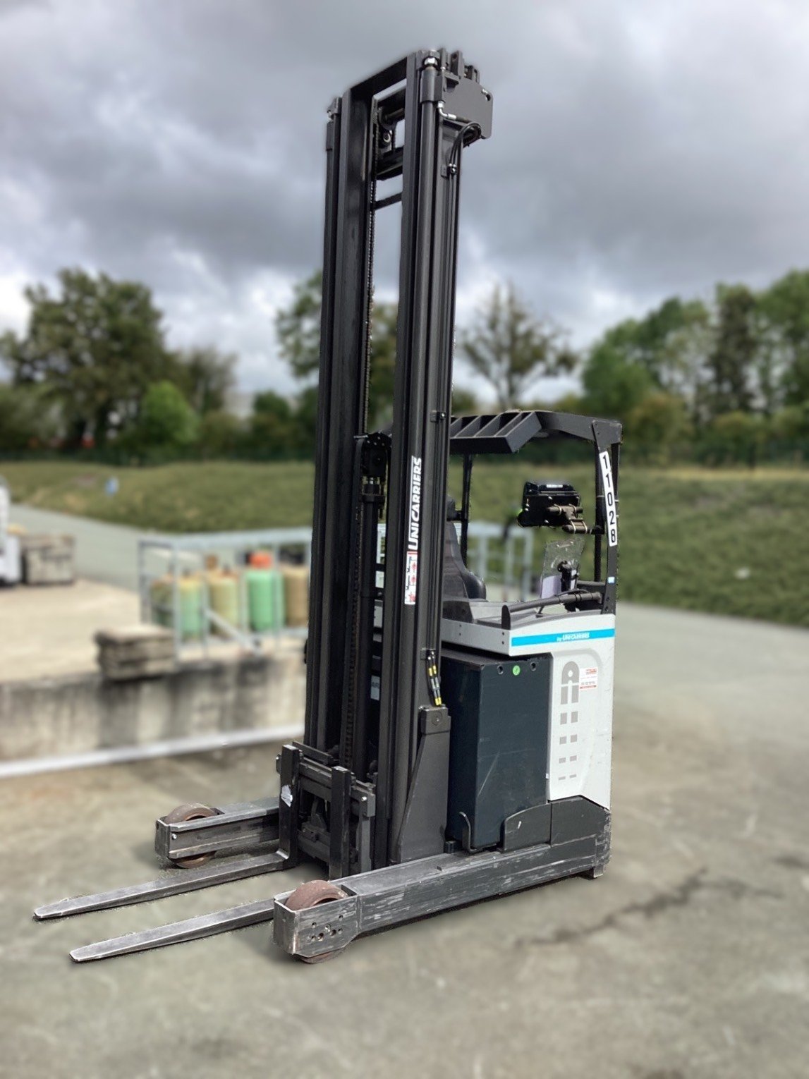 Chariot à mât rétractable - UMS200