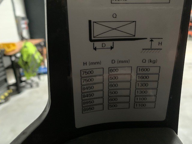 Chariot à mât rétractable UniCarriers UMS160