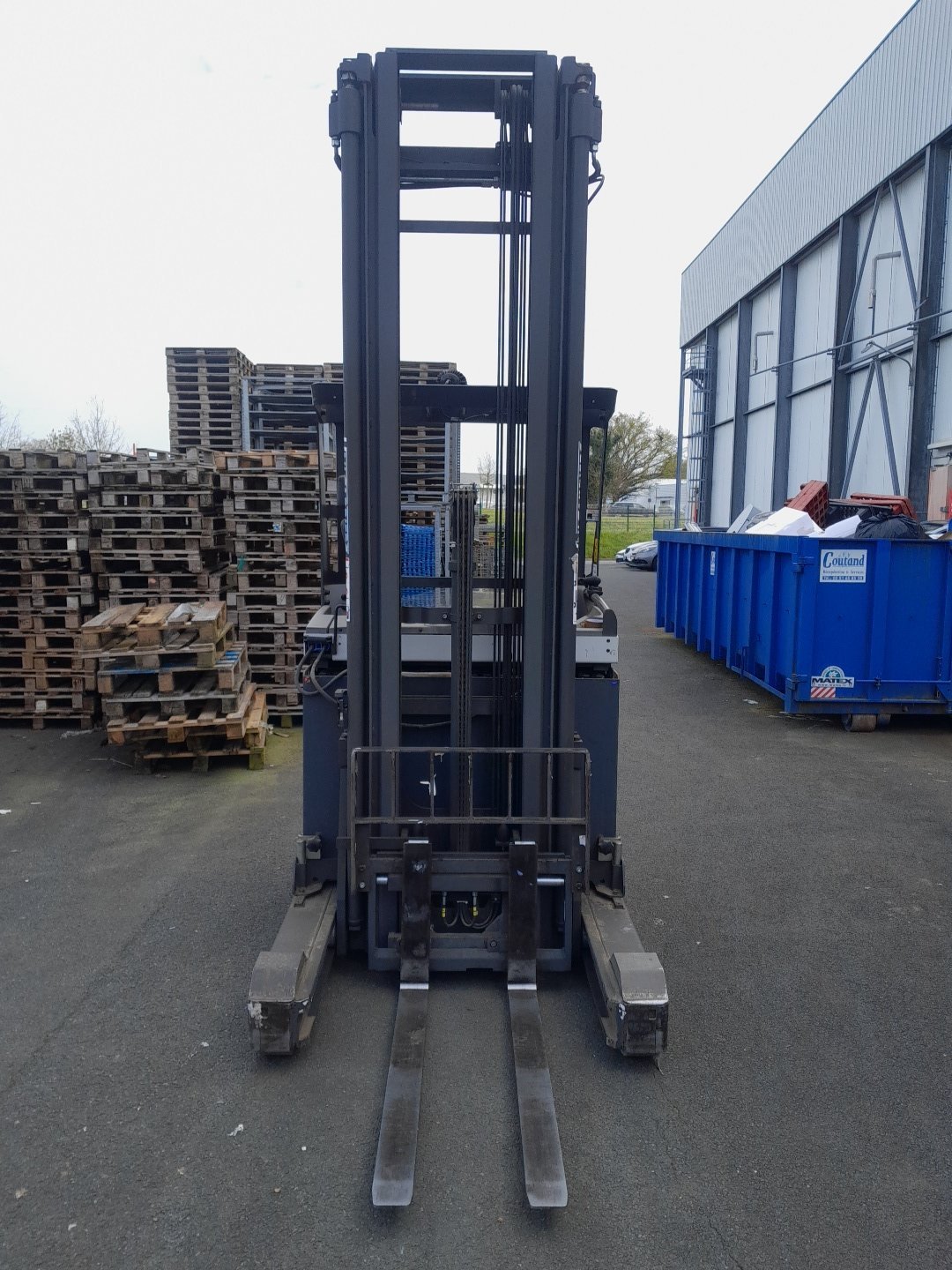 Chariot à mât rétractable UniCarriers UMS200
