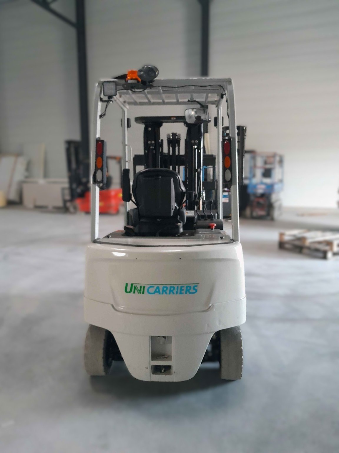 Chariot élévateur frontal UniCarriers QX2-25