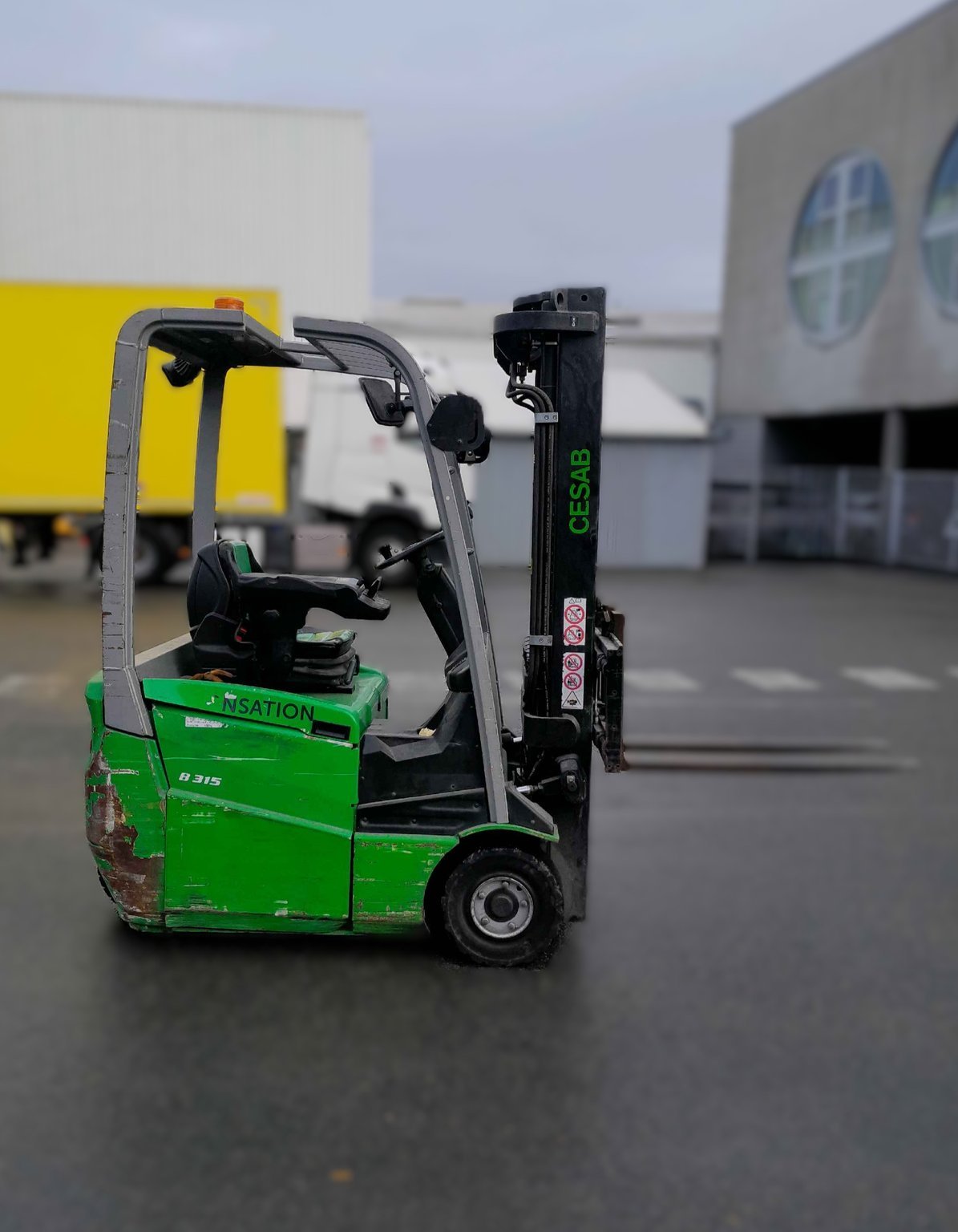 Chariot élévateur frontal CESAB B315