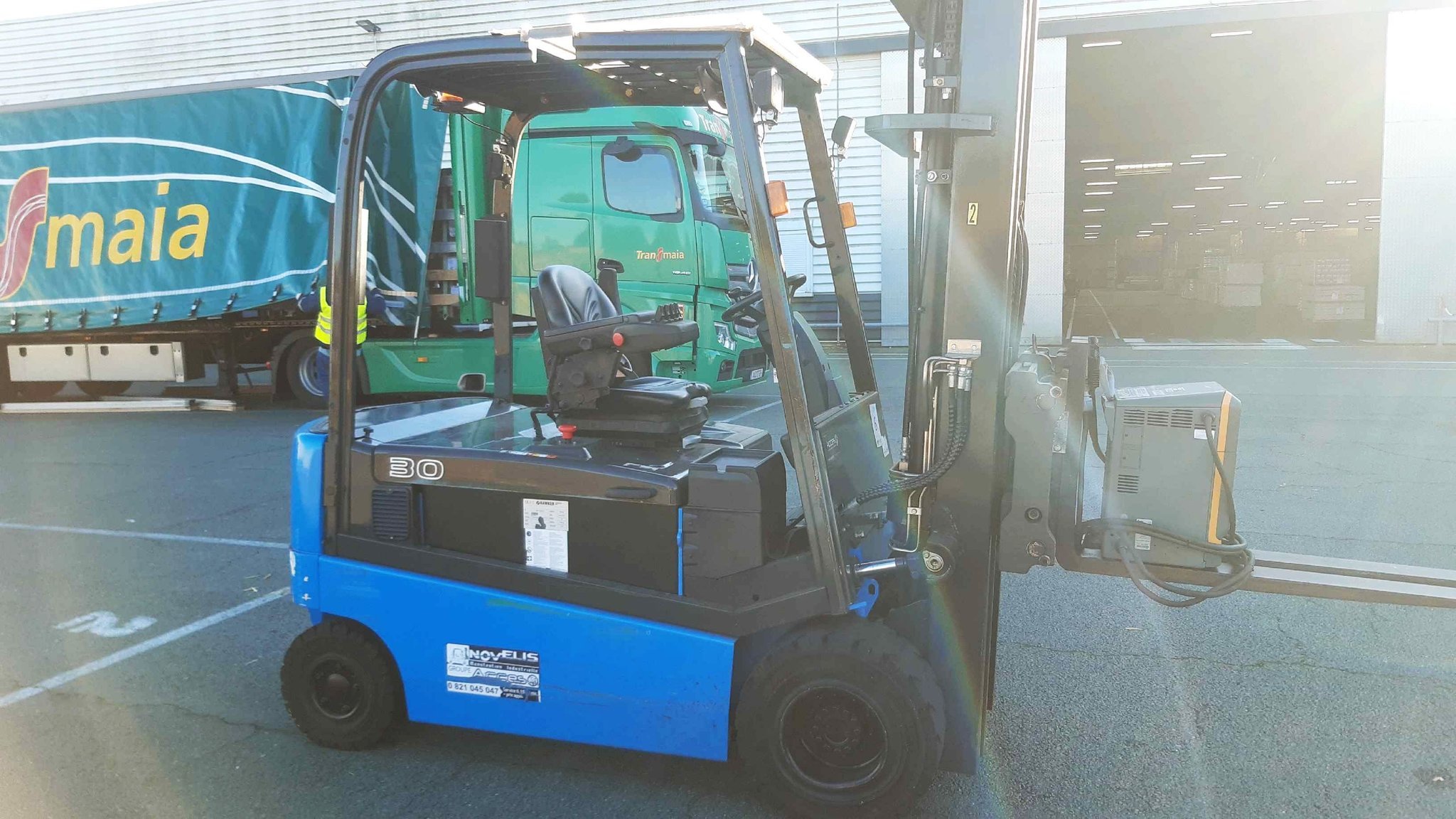 Chariot élévateur frontal UniCarriers QX2-30