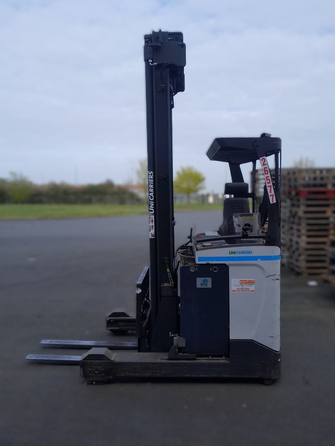 Chariot à mât rétractable UniCarriers UMS200