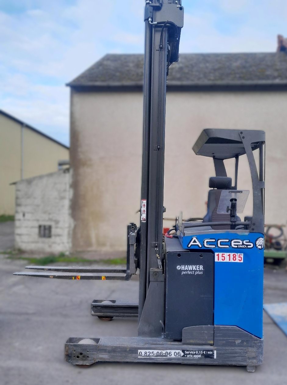 Chariot à mât rétractable UniCarriers UMS200