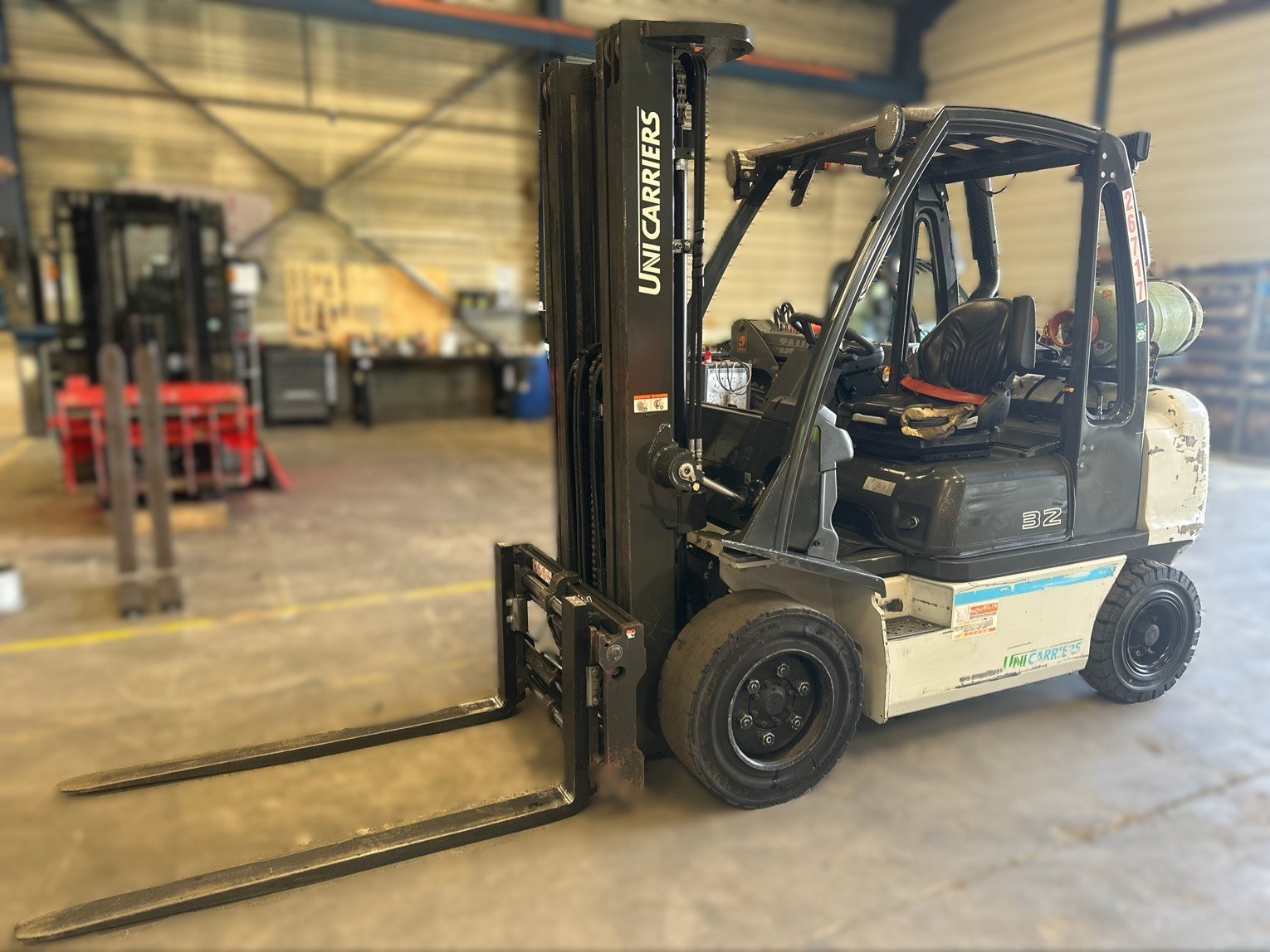 Chariot élévateur frontal UniCarriers DX32G