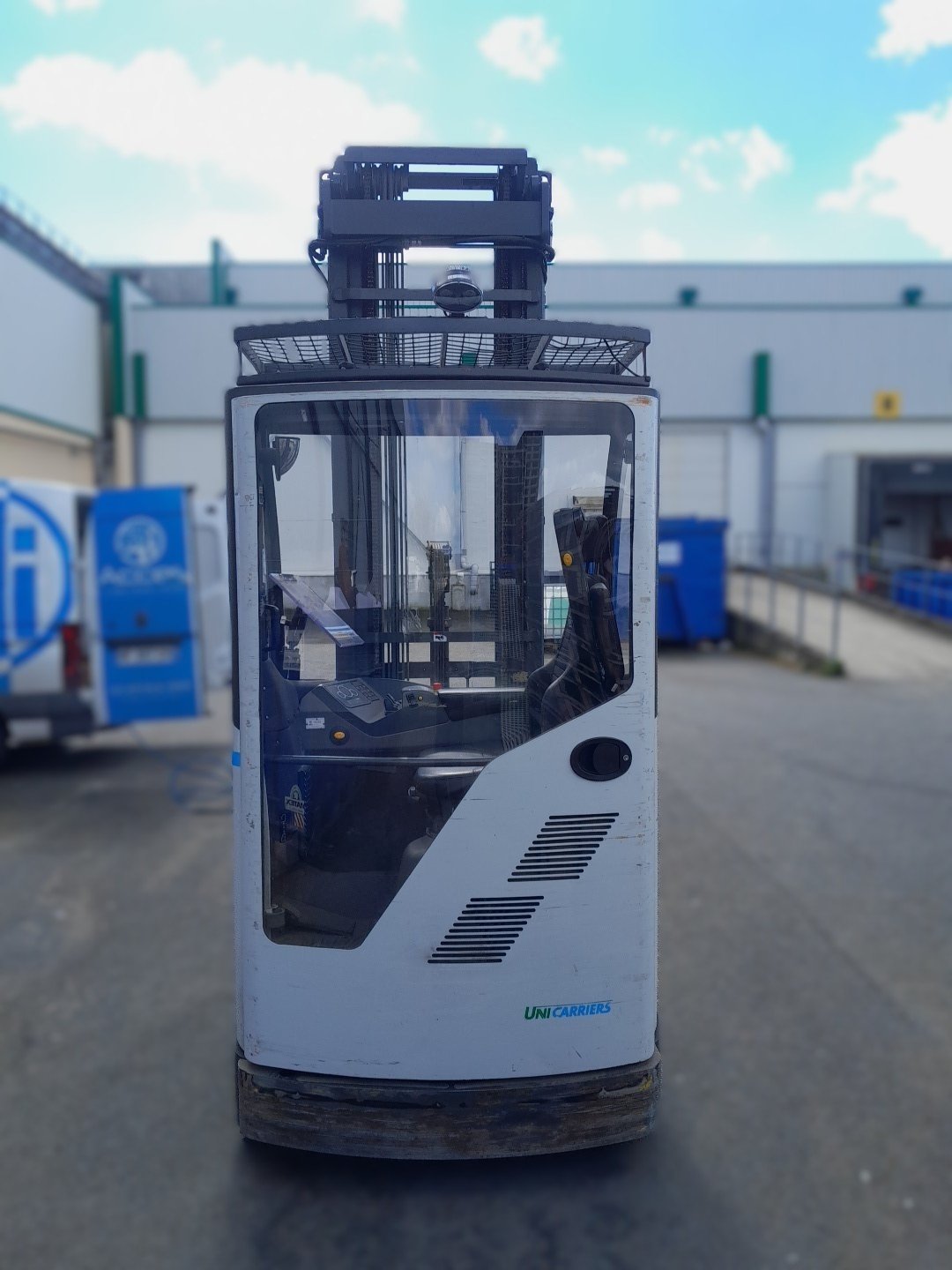 Chariot à mât rétractable UniCarriers UMS200