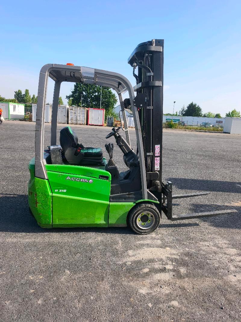 Chariot élévateur frontal CESAB B318