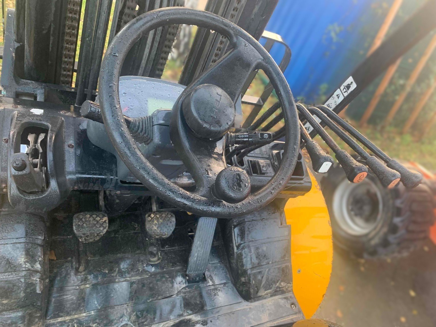 Chariot élévateur tout terrain KPC FD35T-C4WD