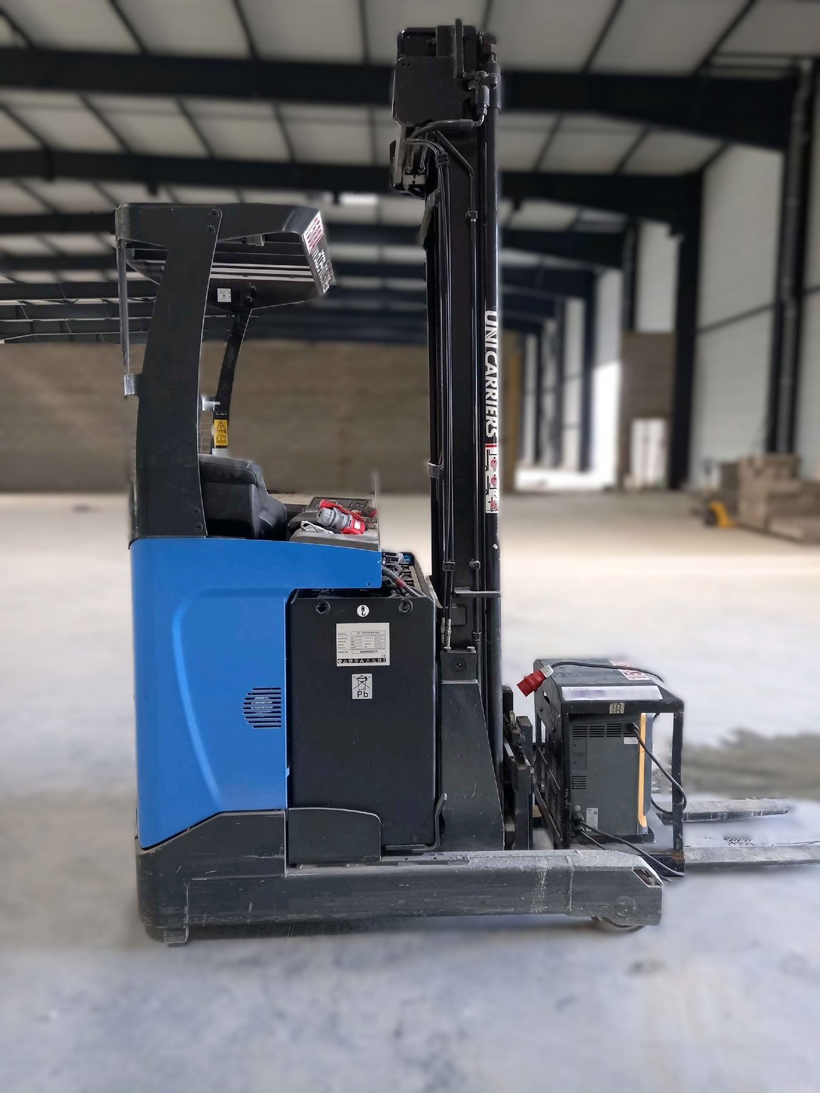 Chariot à mât rétractable UniCarriers ULS140