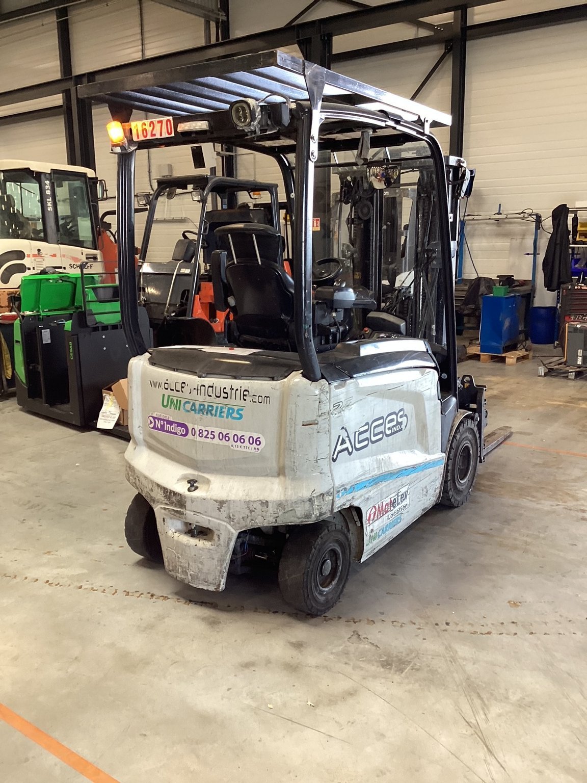 Chariot élévateur frontal UniCarriers MX25