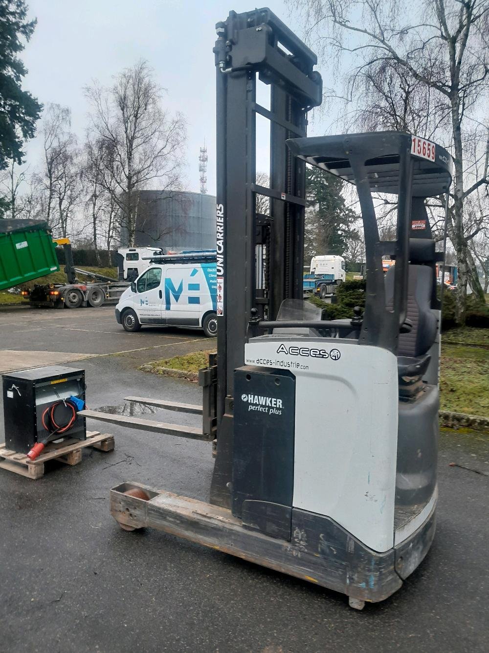 Chariot à mât rétractable UniCarriers UMS160