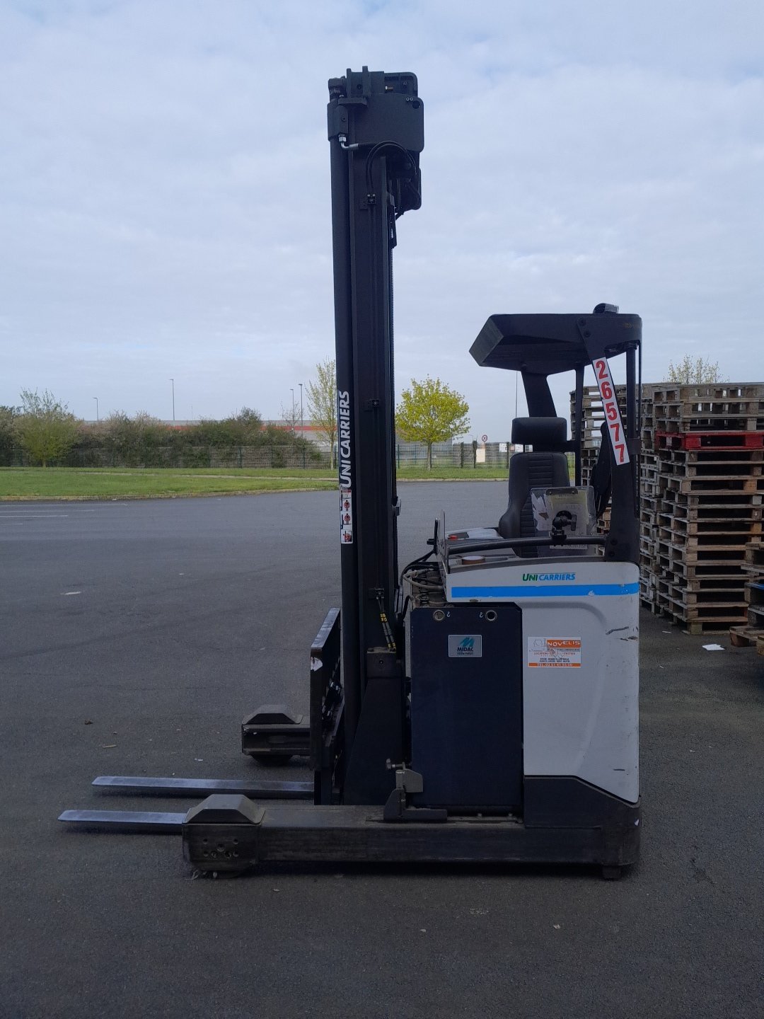 Chariot à mât rétractable UniCarriers UMS200