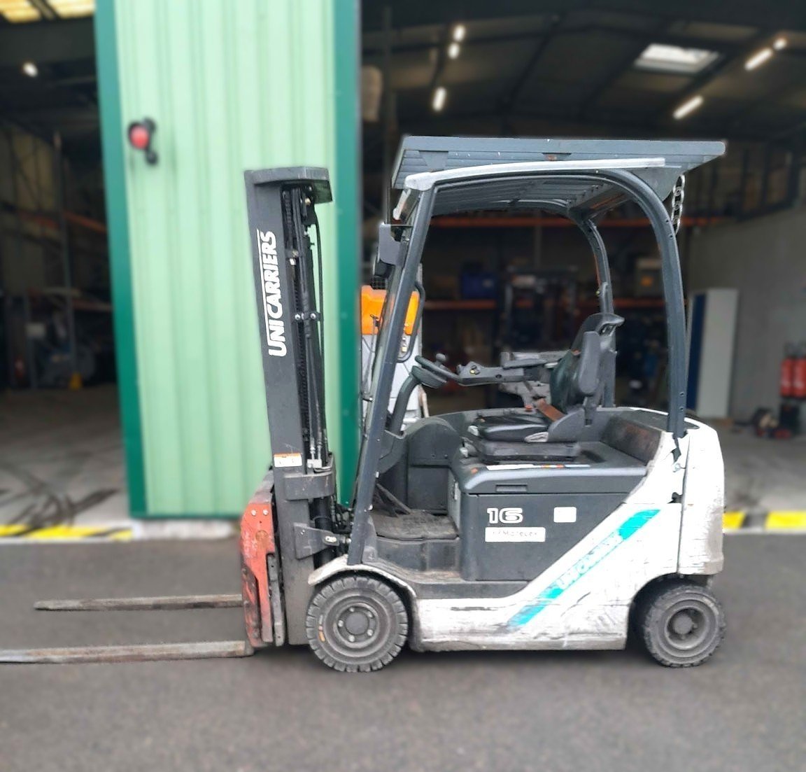 Chariot élévateur frontal UniCarriers JA2N1L16Q