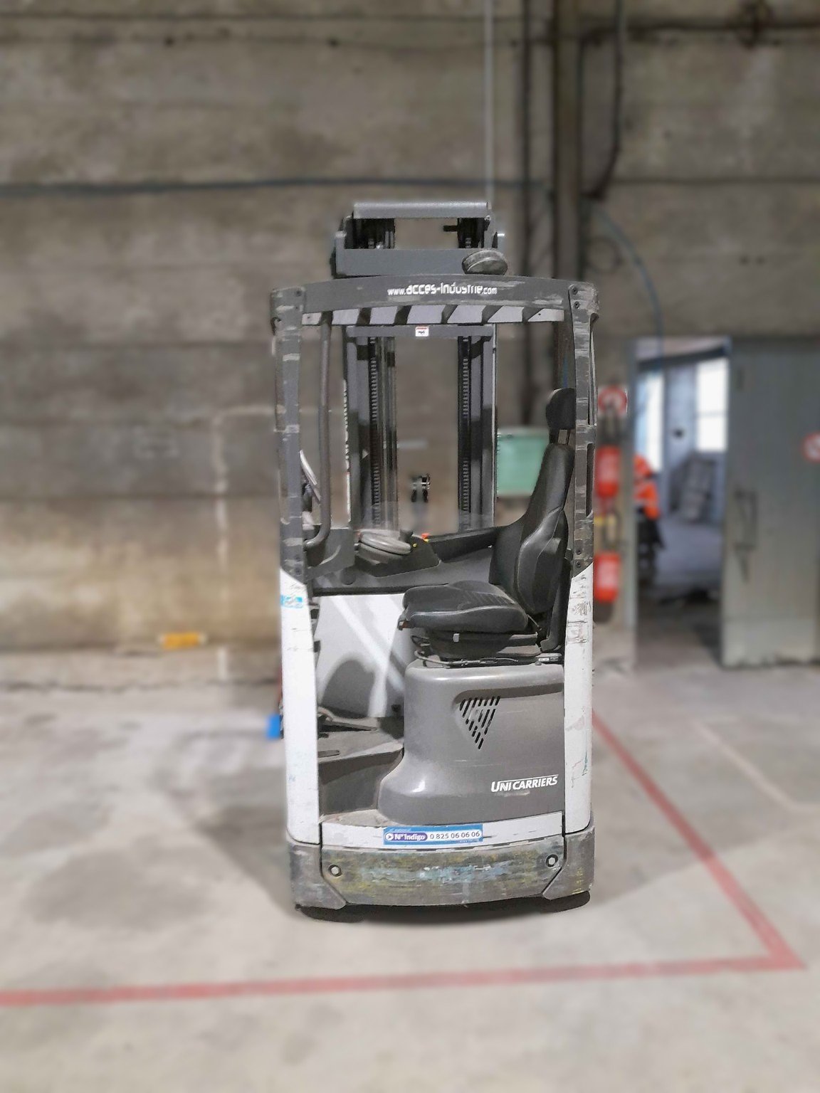 Chariot à mât rétractable Nissan ULS 120