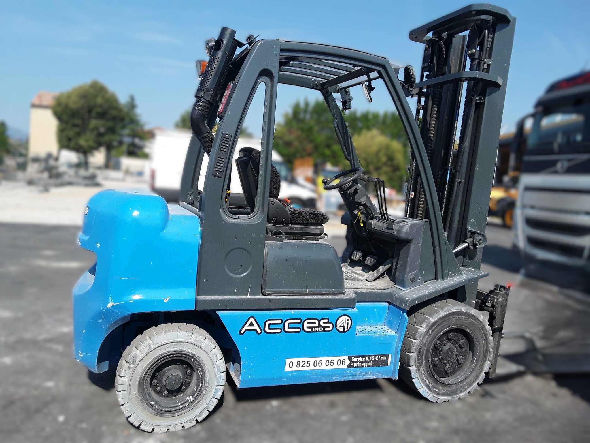 Chariot élévateur frontal UniCarriers DX32D