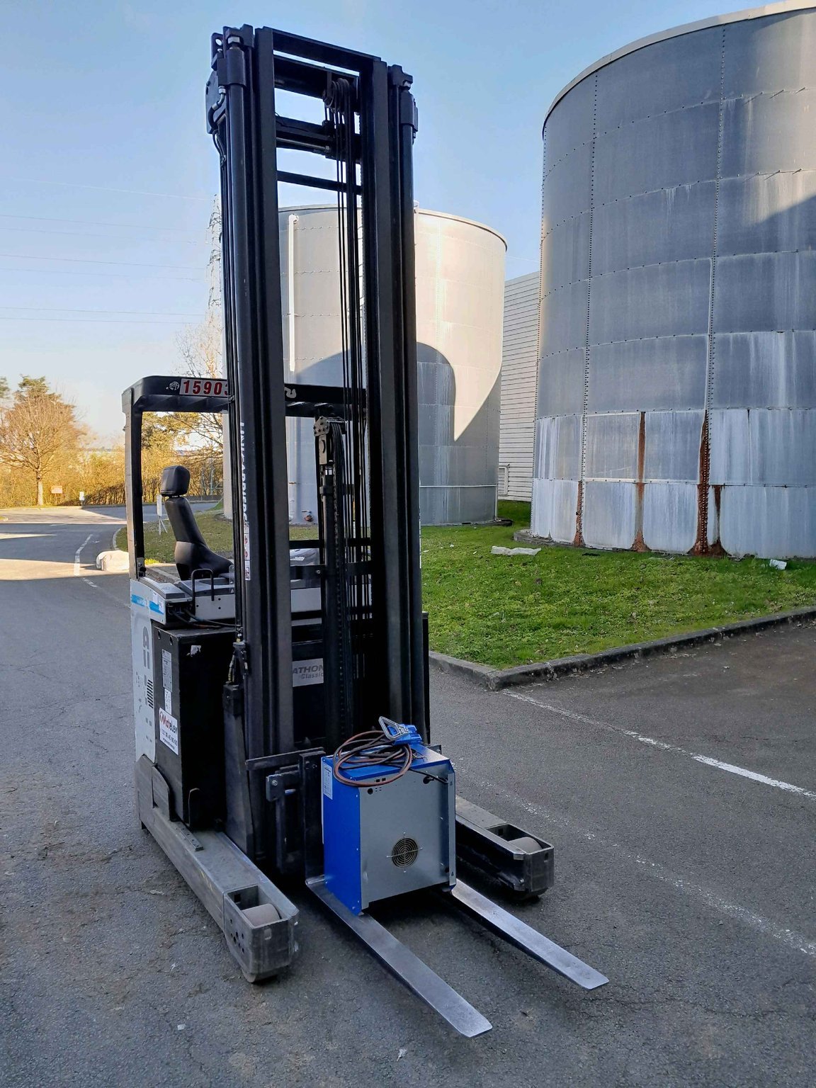 Chariot à mât rétractable UniCarriers UMS160