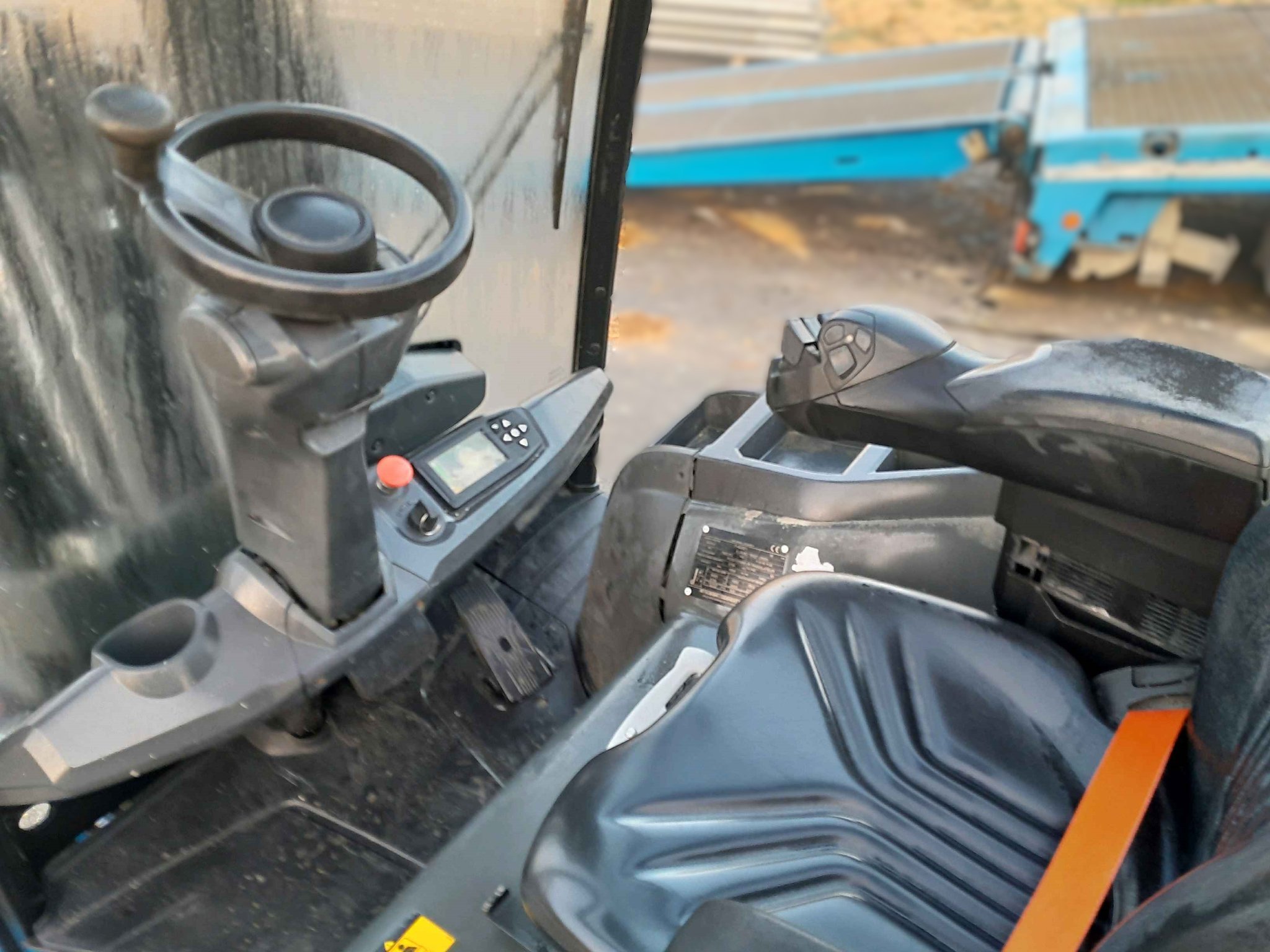 Chariot élévateur frontal TCM FHB25-F1