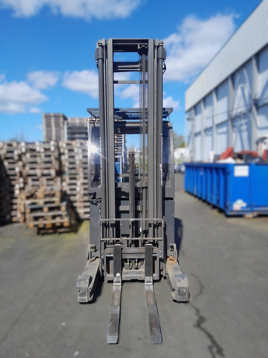 Chariot à mât rétractable UniCarriers UMS200