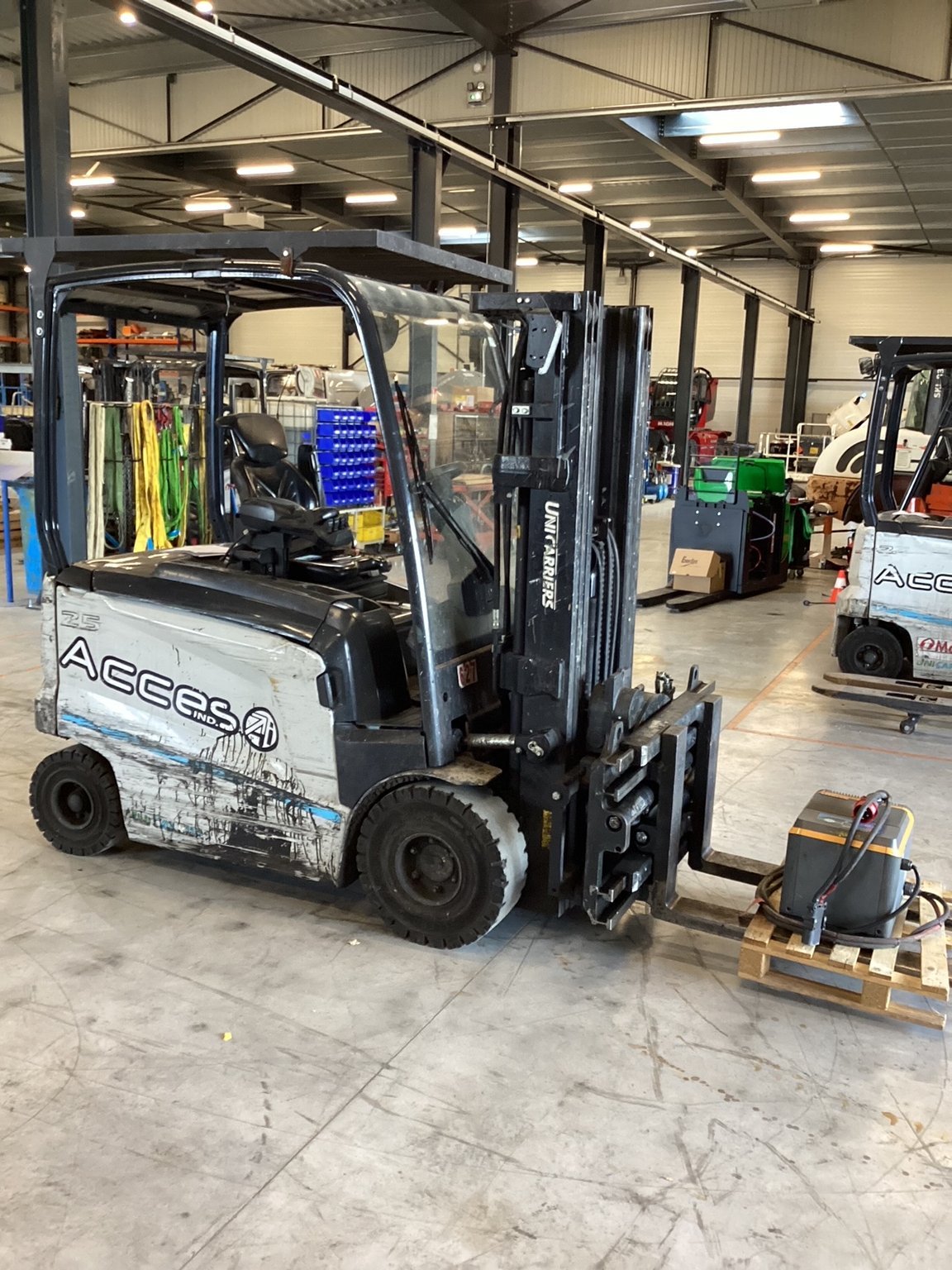 Chariot élévateur frontal UniCarriers MX25