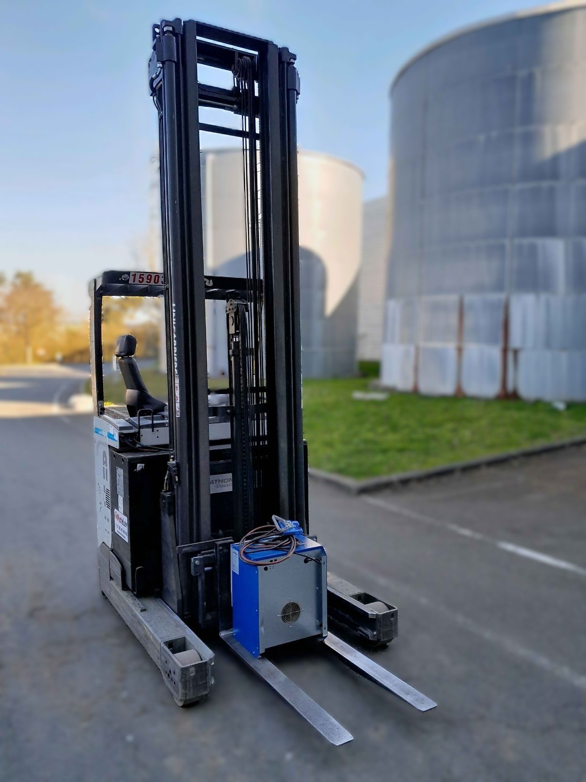 Chariot à mât rétractable UniCarriers UMS160