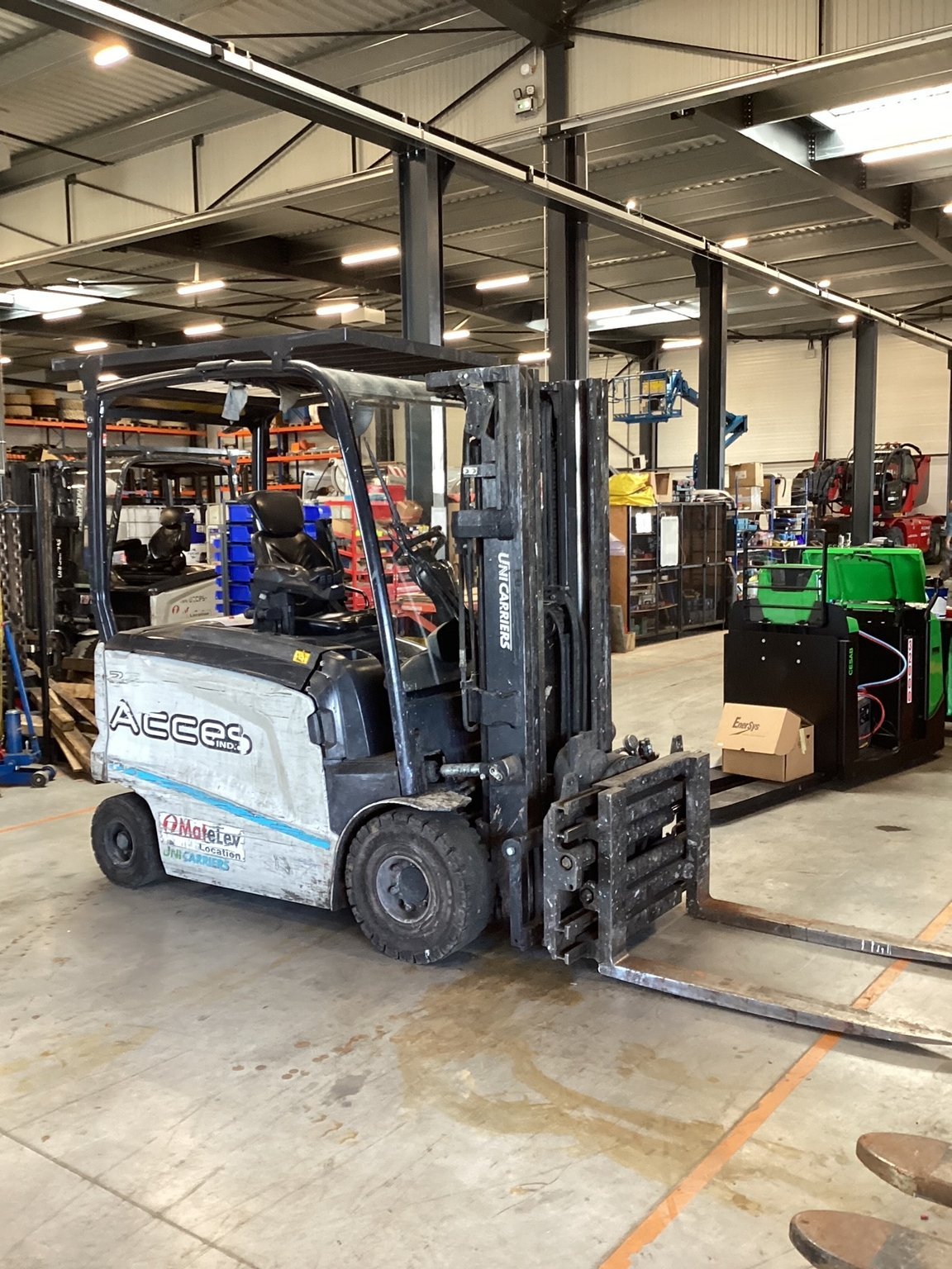 Chariot élévateur frontal UniCarriers MX25