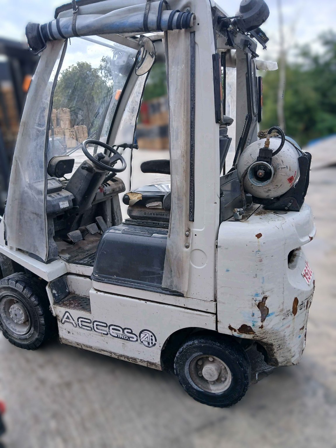 Chariot élévateur frontal Nissan P1D1A18LQ