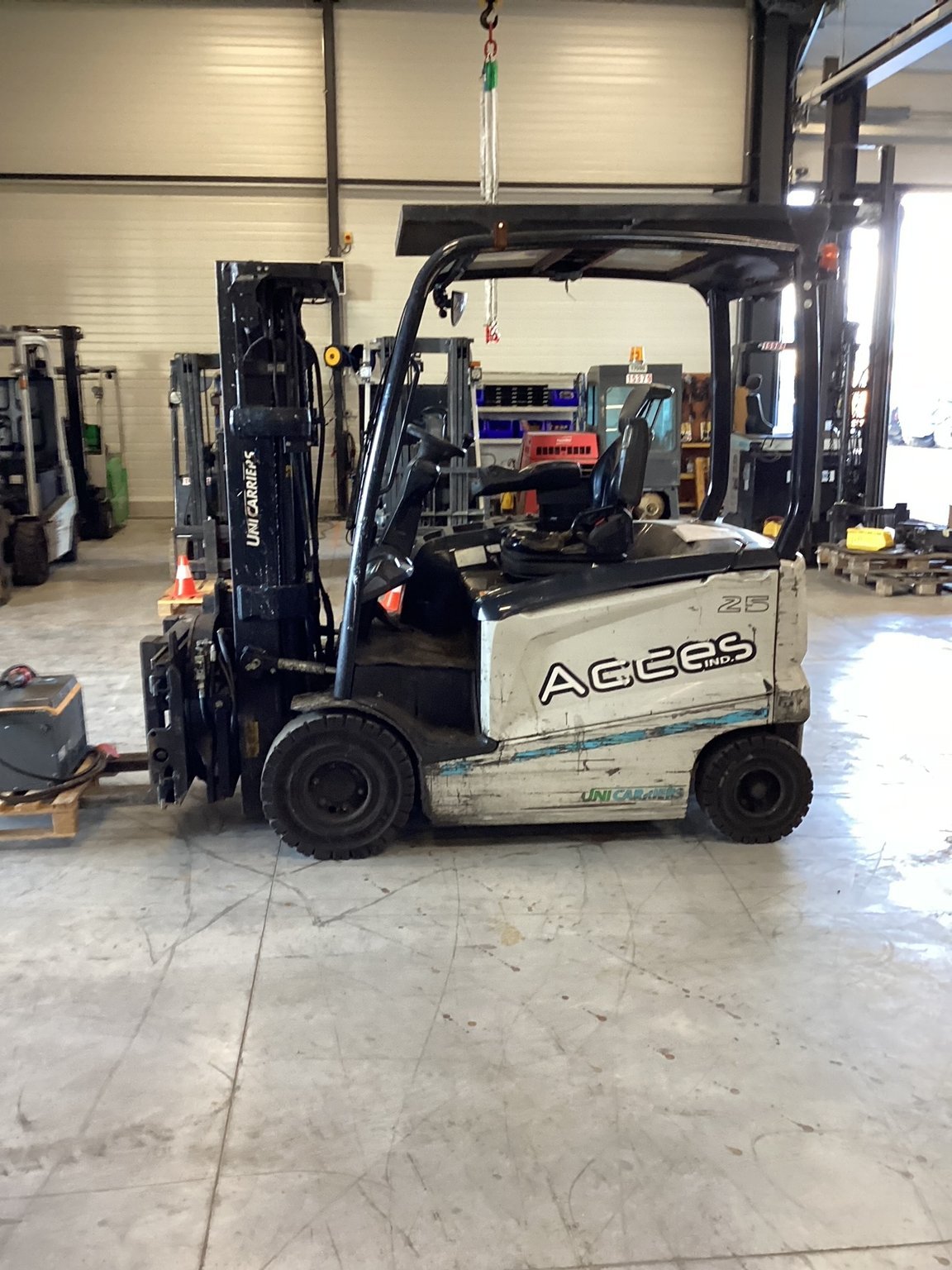 Chariot élévateur frontal UniCarriers MX25