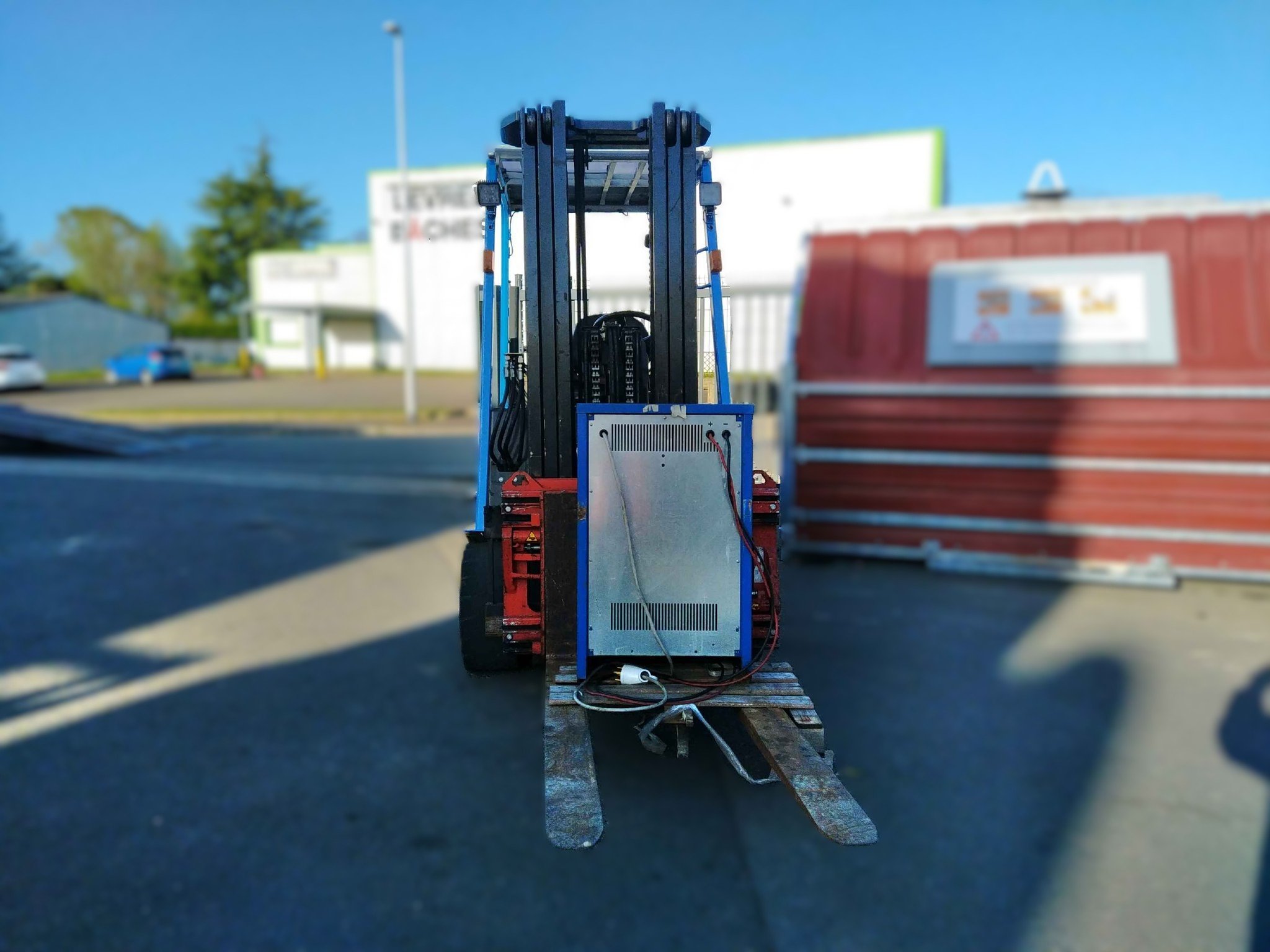 Chariot élévateur frontal UniCarriers QX2-30H