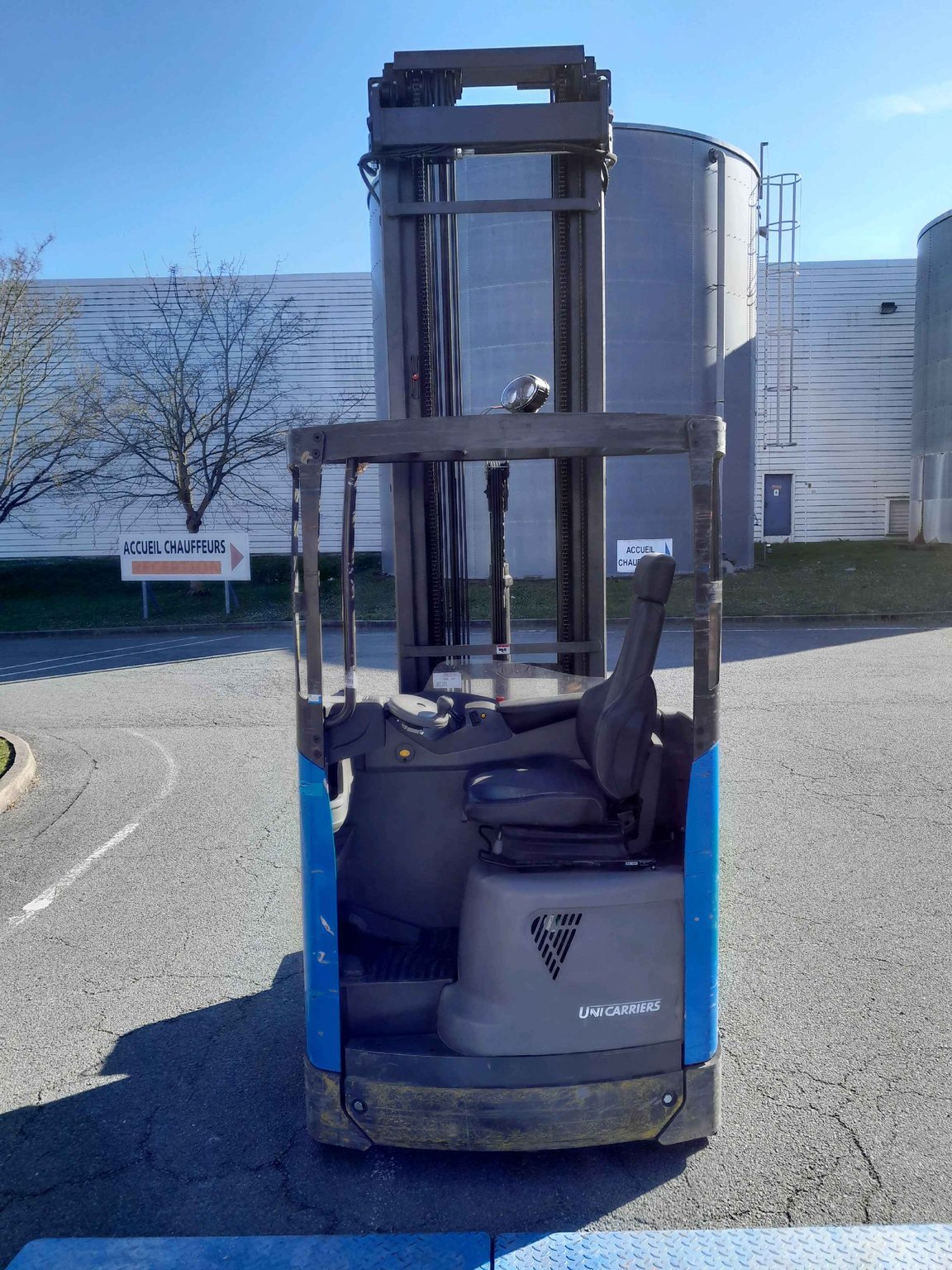 Chariot à mât rétractable UniCarriers UMS160