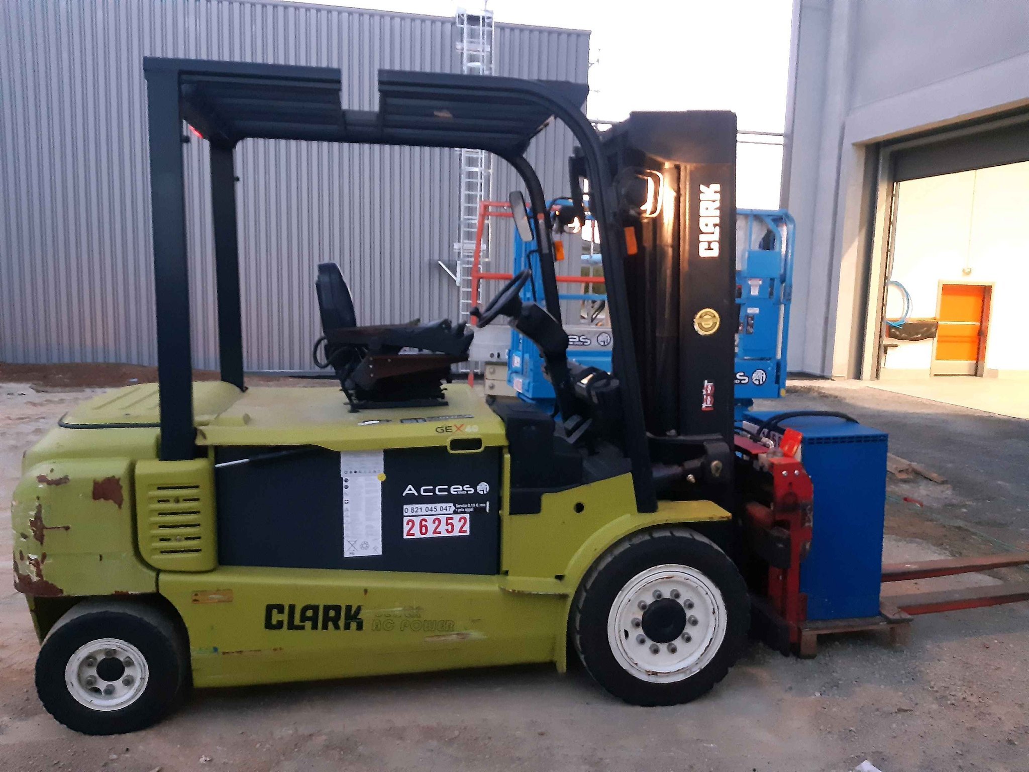 Chariot élévateur frontal Clark GEX40