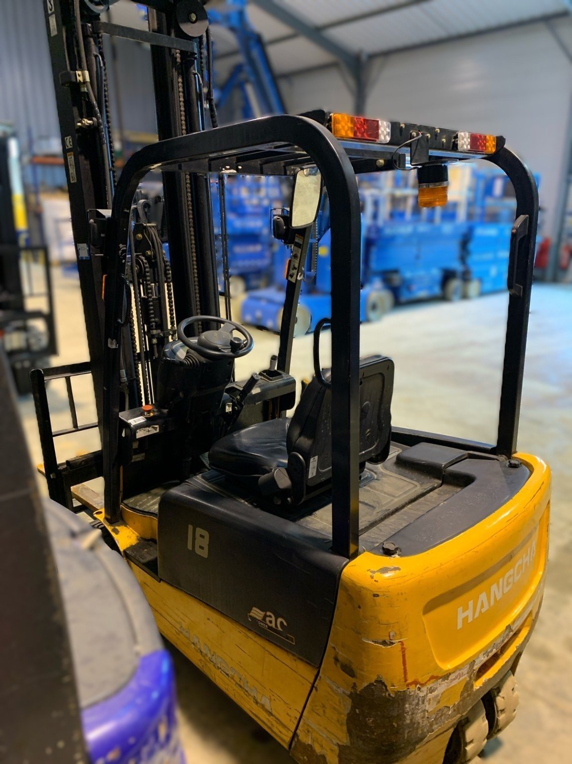 Chariot élévateur frontal Hangcha J3W18