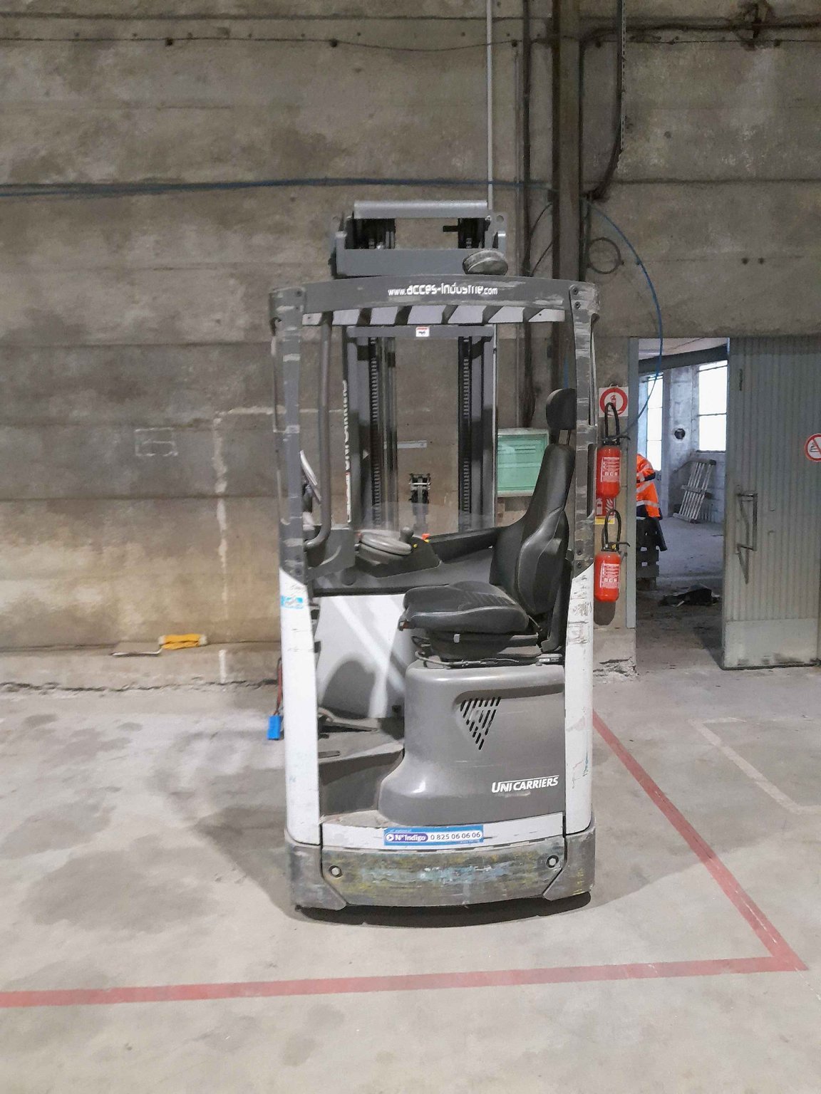 Chariot à mât rétractable Nissan ULS 120