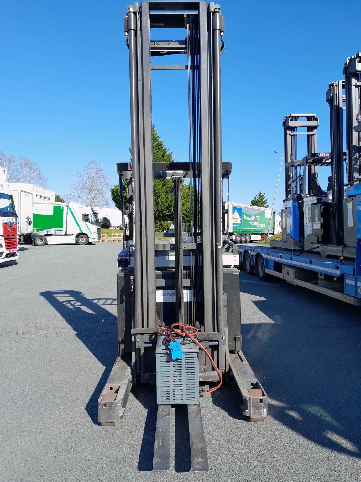 Chariot à mât rétractable UniCarriers UMS160