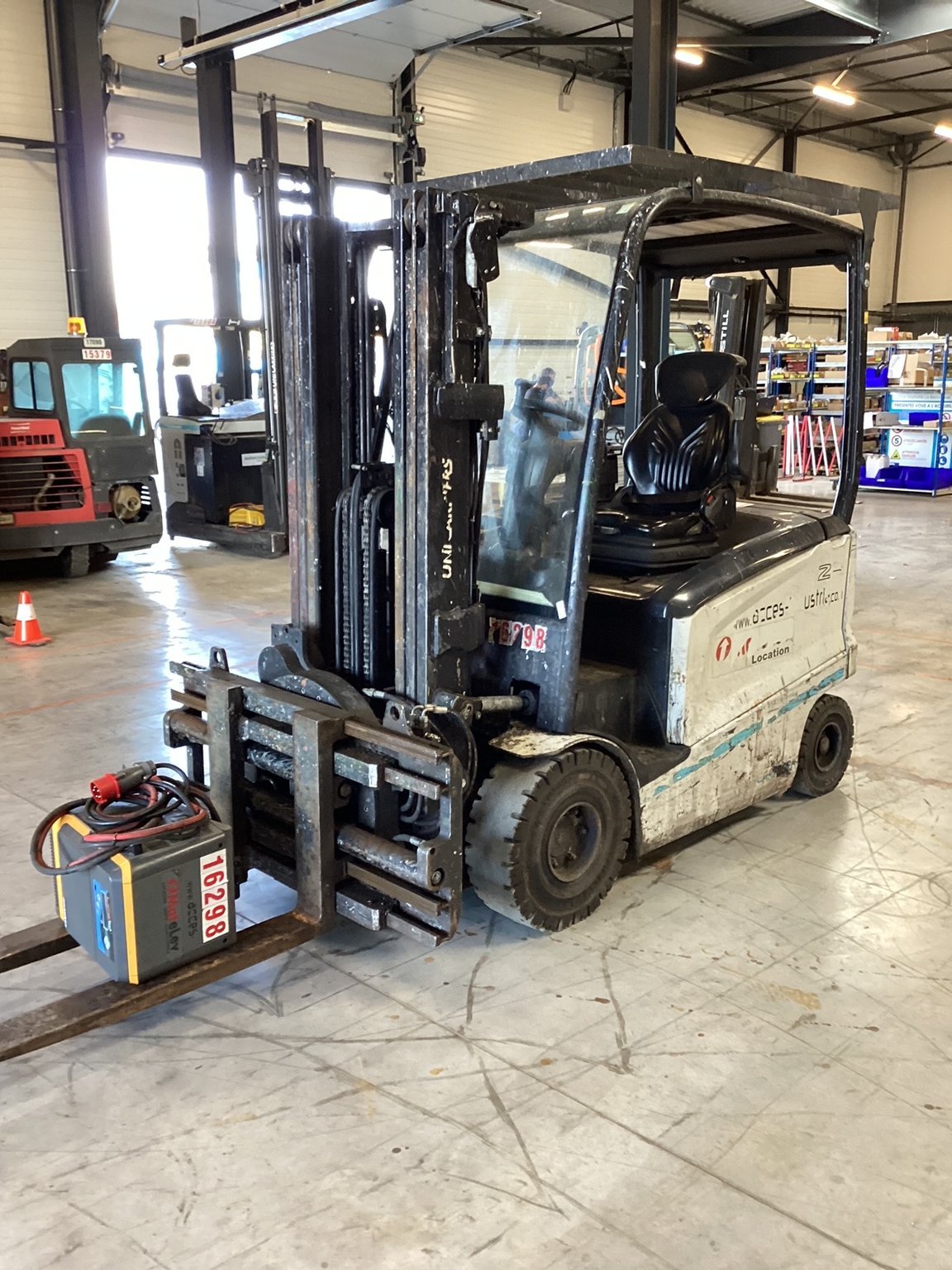 Chariot élévateur frontal UniCarriers MX25