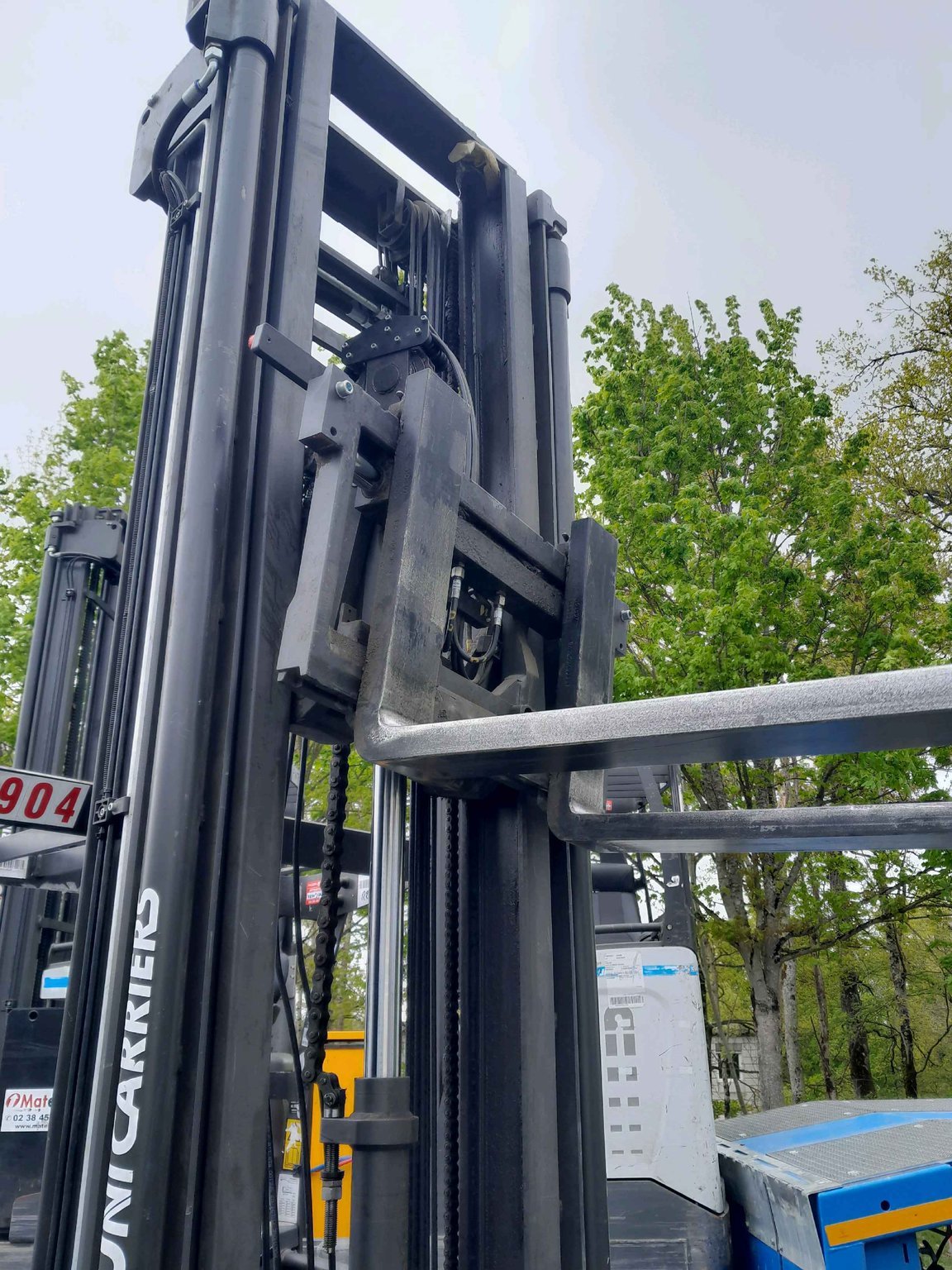 Chariot à mât rétractable UniCarriers UMS160