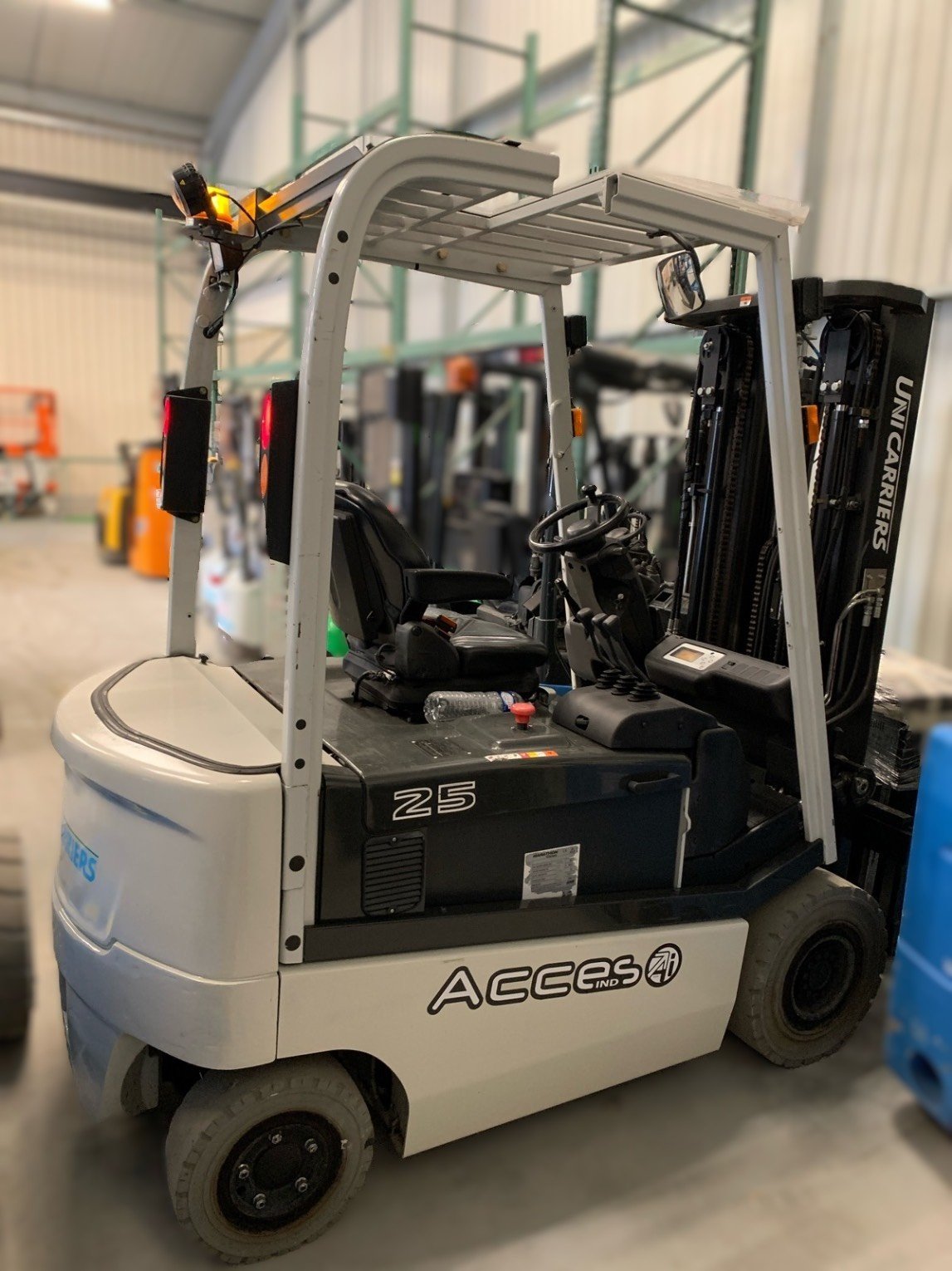 Chariot élévateur frontal UniCarriers QX2-25