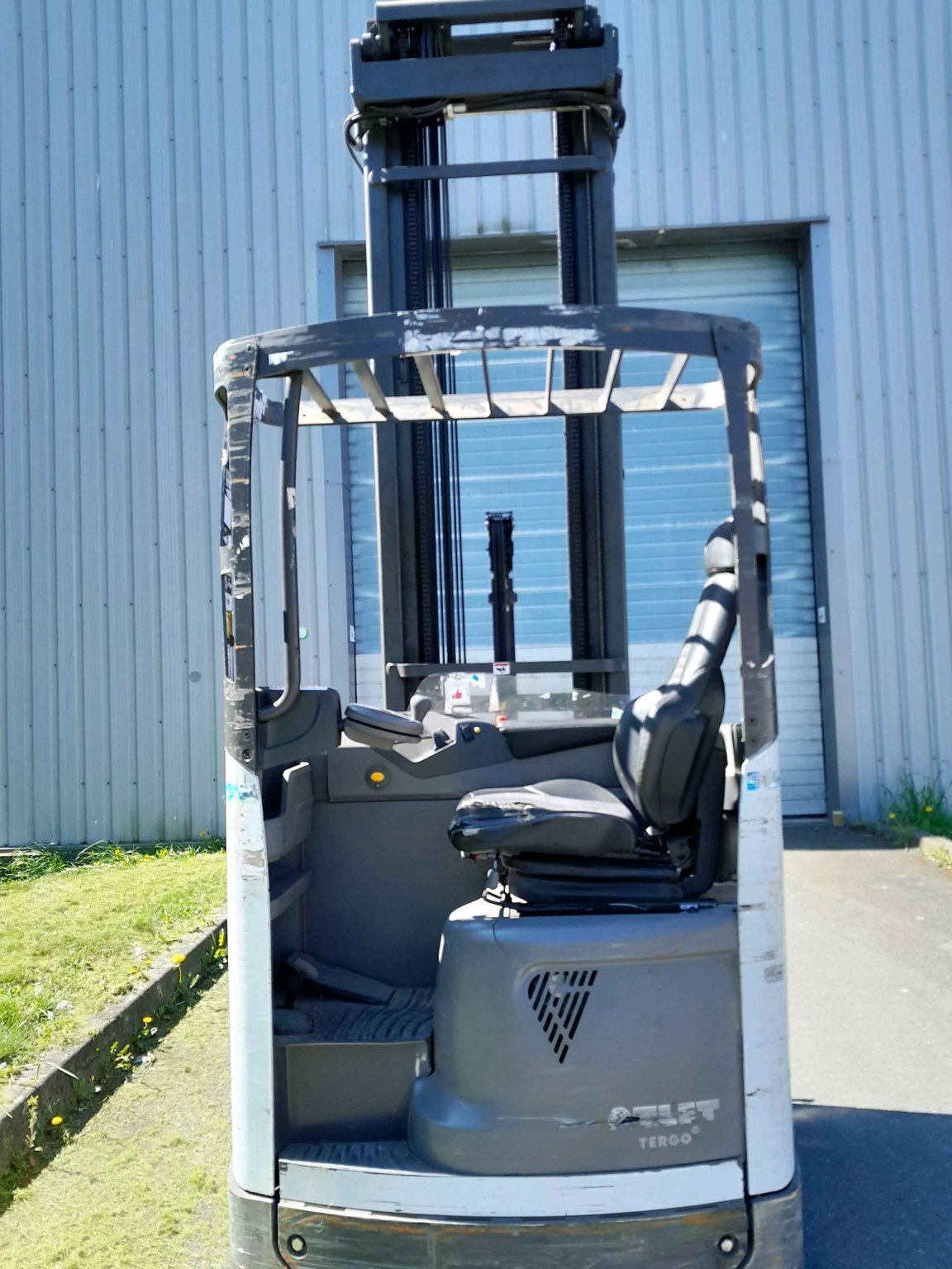 Chariot à mât rétractable UniCarriers UMS160