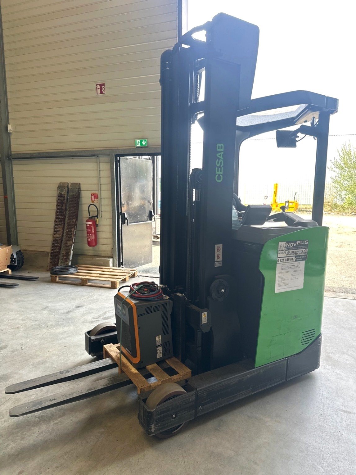Chariot à mât rétractable - R314