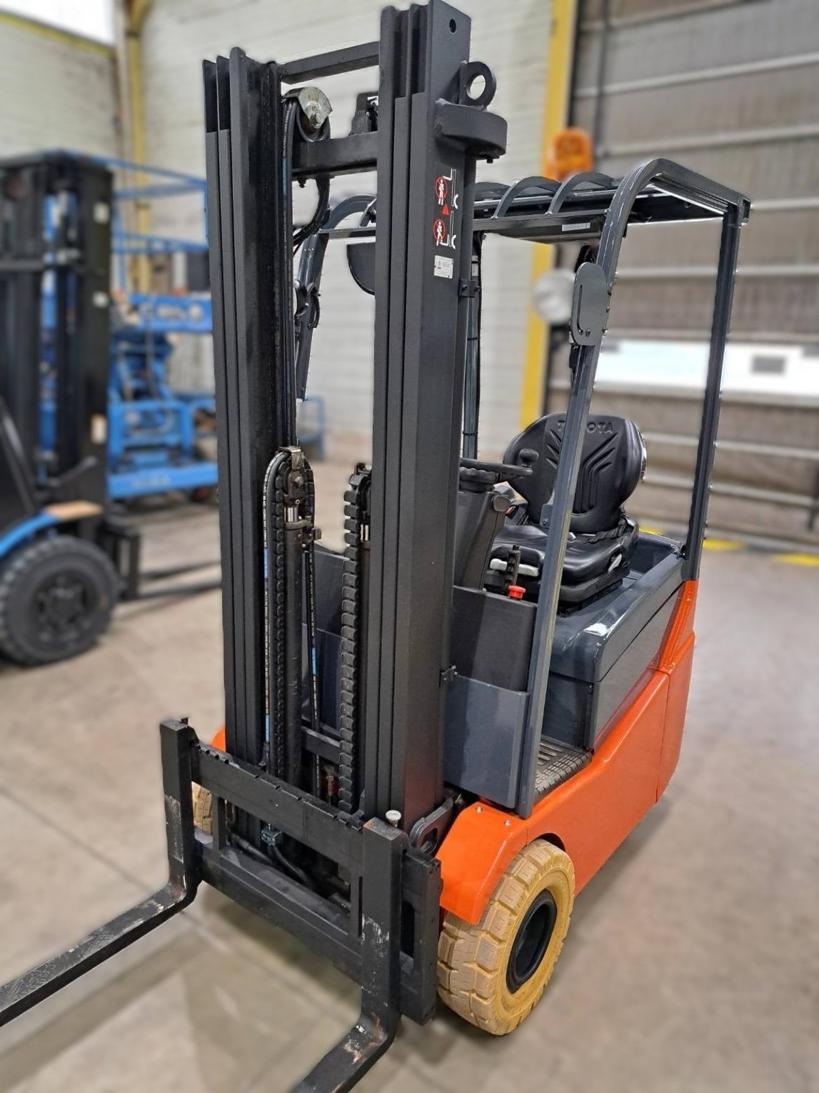 Chariot élévateur frontal Toyota 7FBEST13