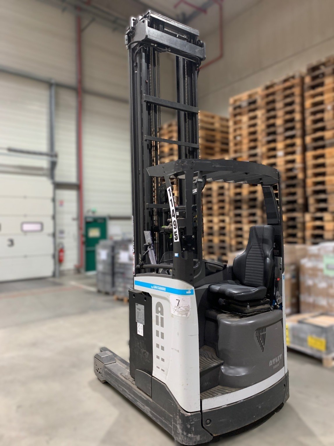 Chariot à mât rétractable - UHD160