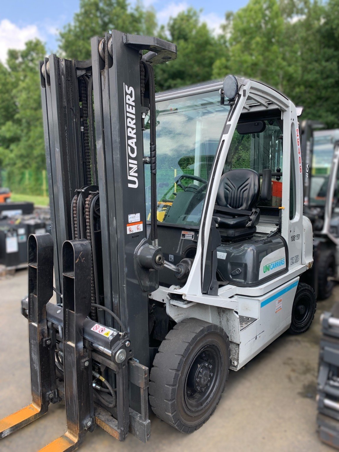 Chariot élévateur frontal UniCarriers DX25G