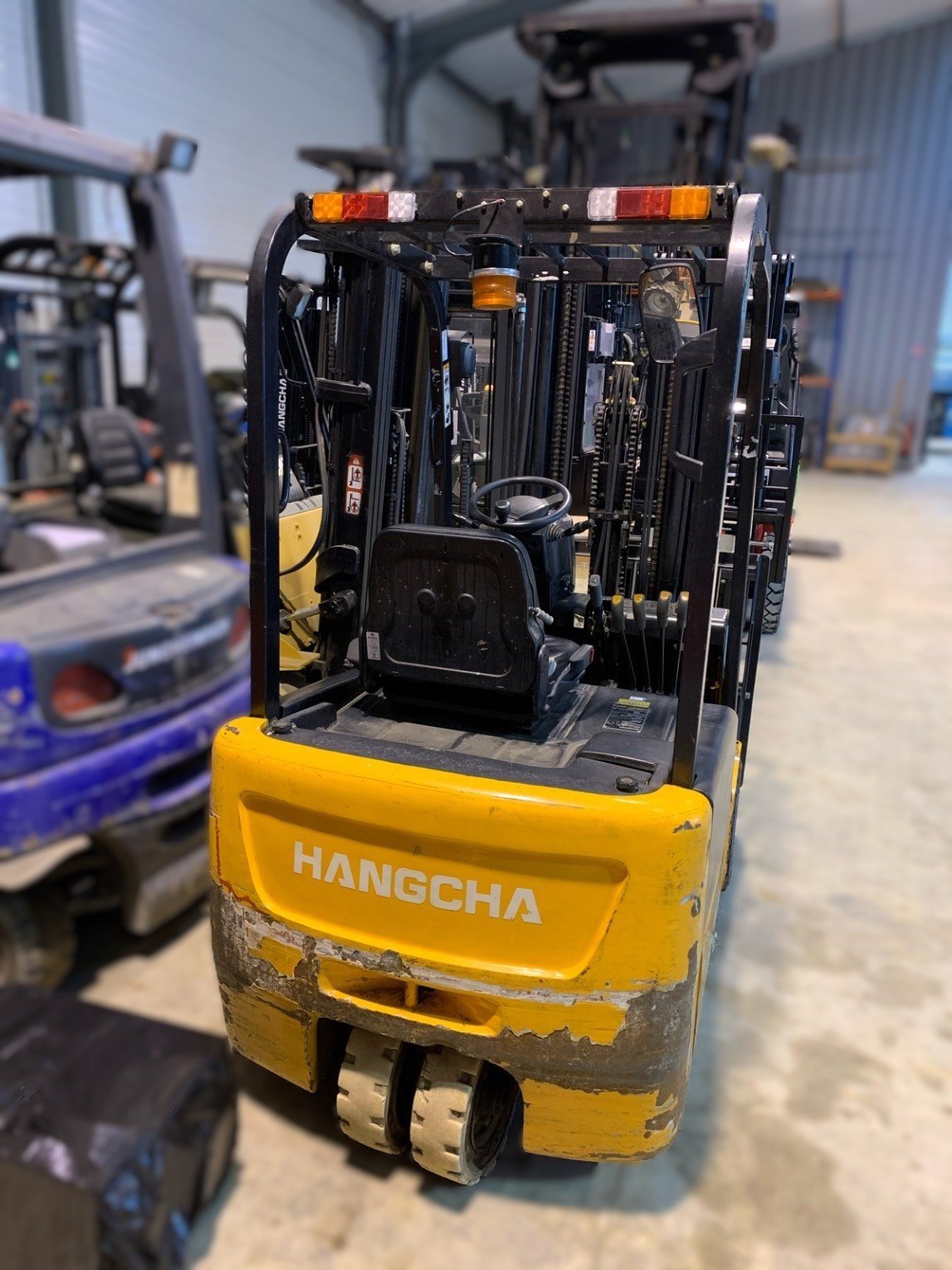 Chariot élévateur frontal - J3W18